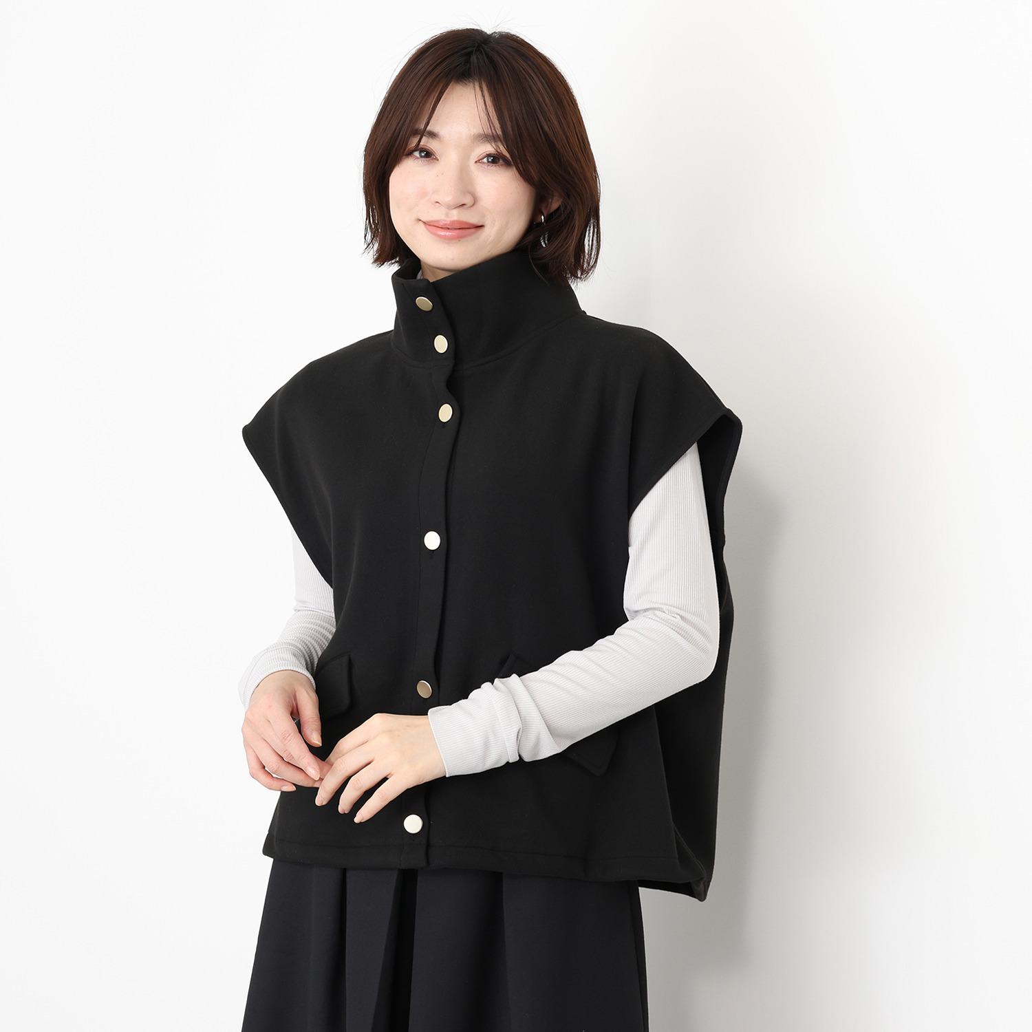 ラ　ヴァーグ　デトワール コーディネイトの バリエーションが広がる プラスオンアイテム スタンドカラー ボリュームベスト