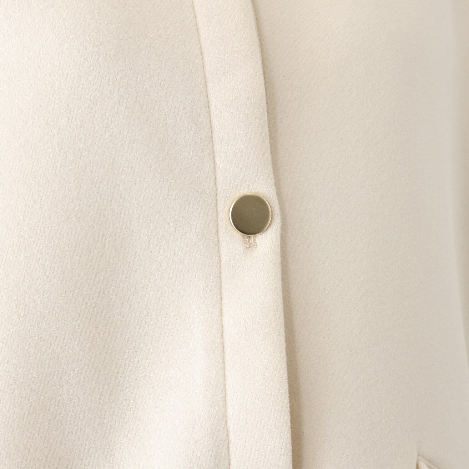 ラ　ヴァーグ　デトワール コーディネイトの バリエーションが広がる プラスオンアイテム スタンドカラー ボリュームベスト