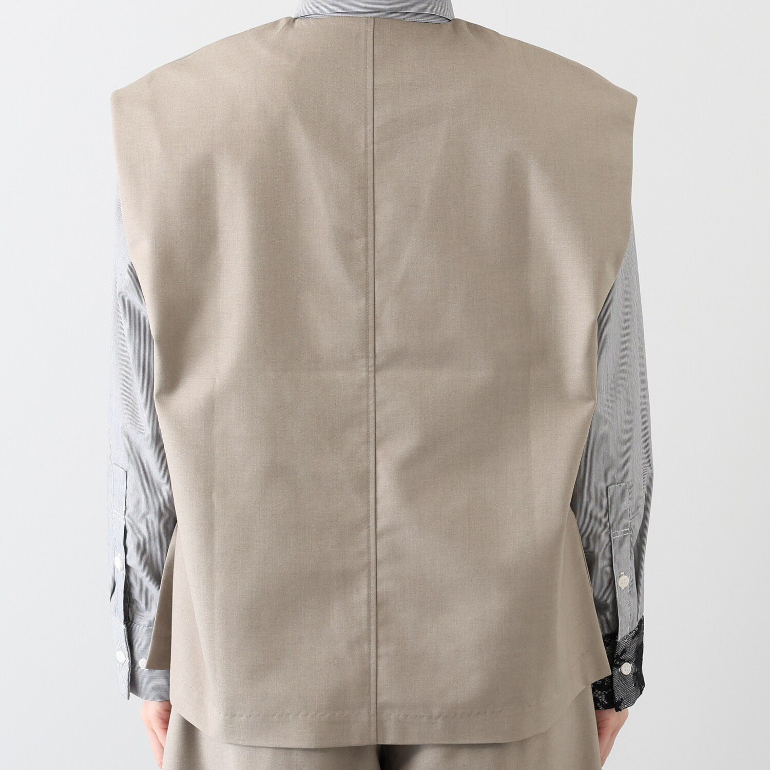 ラ　ヴァーグ　デトワール 人気の素材をリバイバル 軽くて上品 まるでウール見え Ｖネックプルオーバー