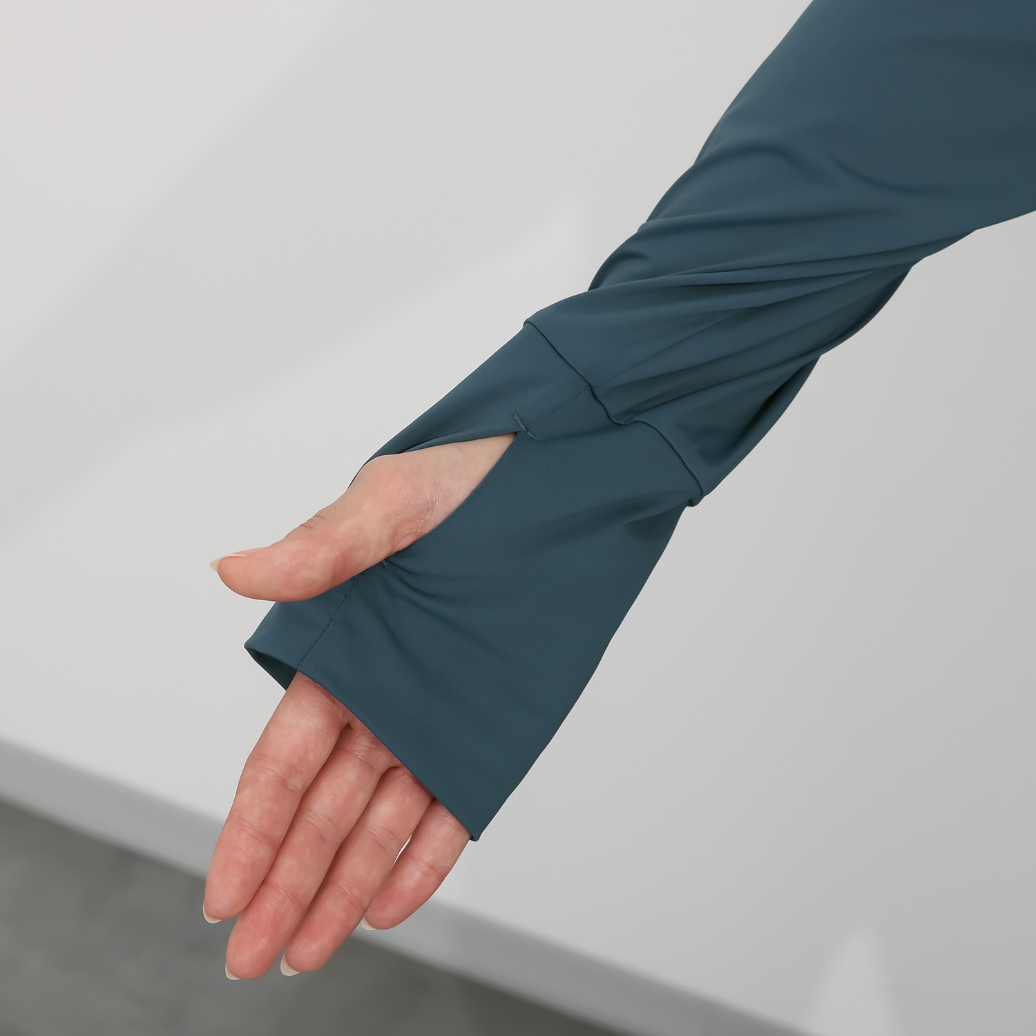 ヘ・エラ パーカーの色はお任せ！ 洗練バイザーキャップ＆ ひんやり冷感 ＵＶケアパーカー