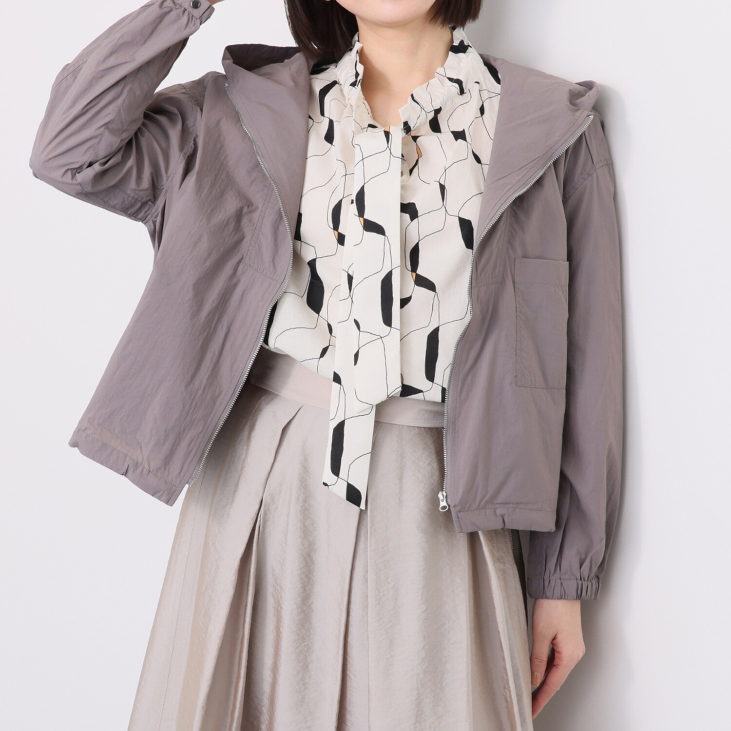 元町ゼラール セミシアーナイロン ラウンドデザイン フーディーブルゾン