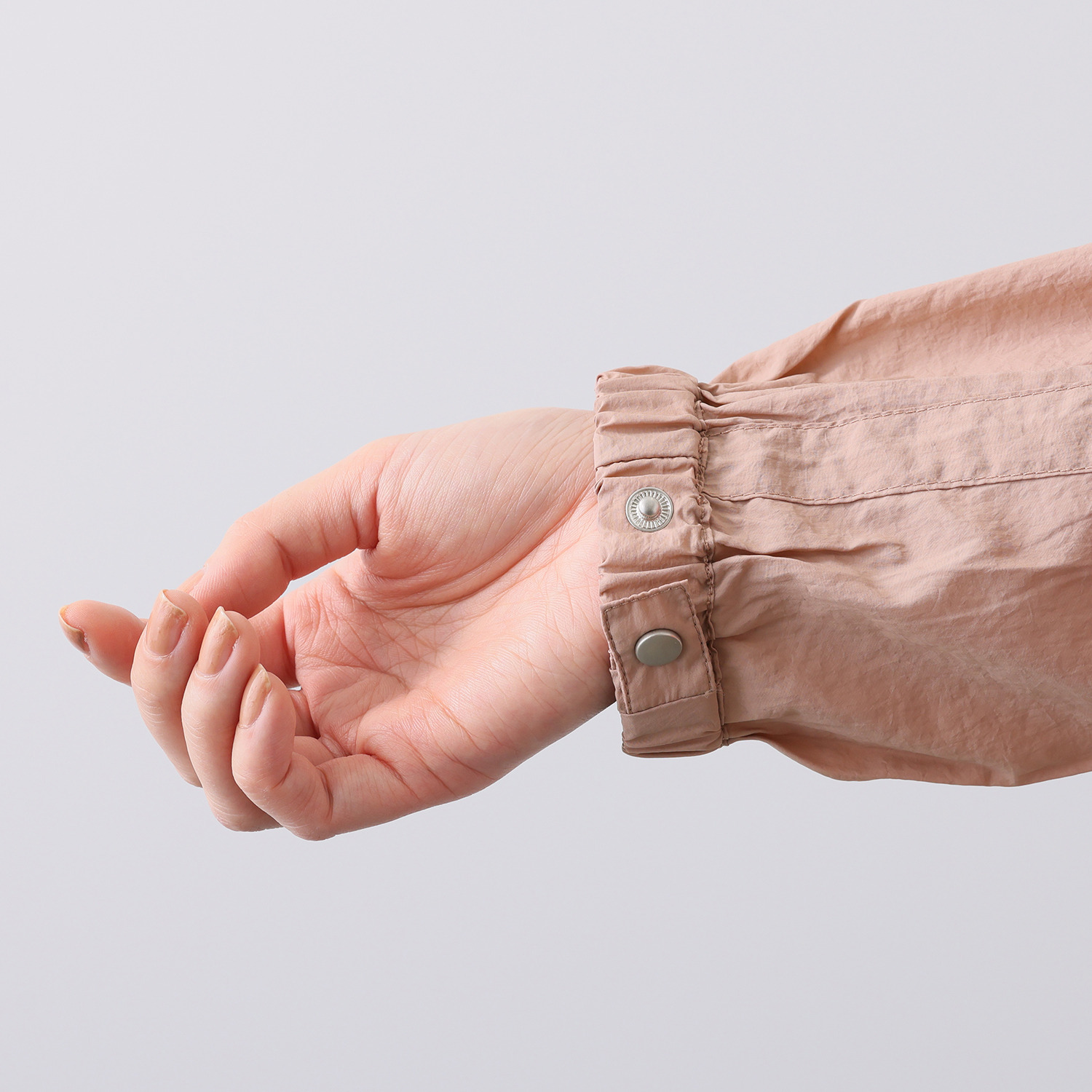 元町ゼラール セミシアーナイロン ラウンドデザイン フーディーブルゾン