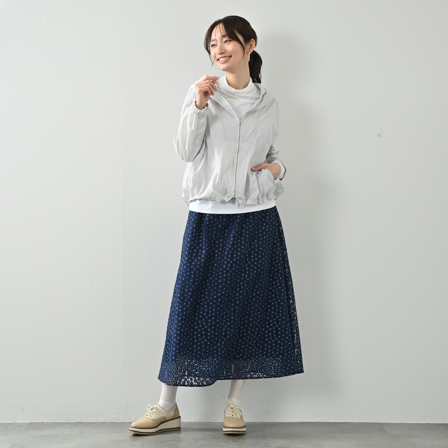 元町ゼラール セミシアーナイロン ラウンドデザイン フーディーブルゾン