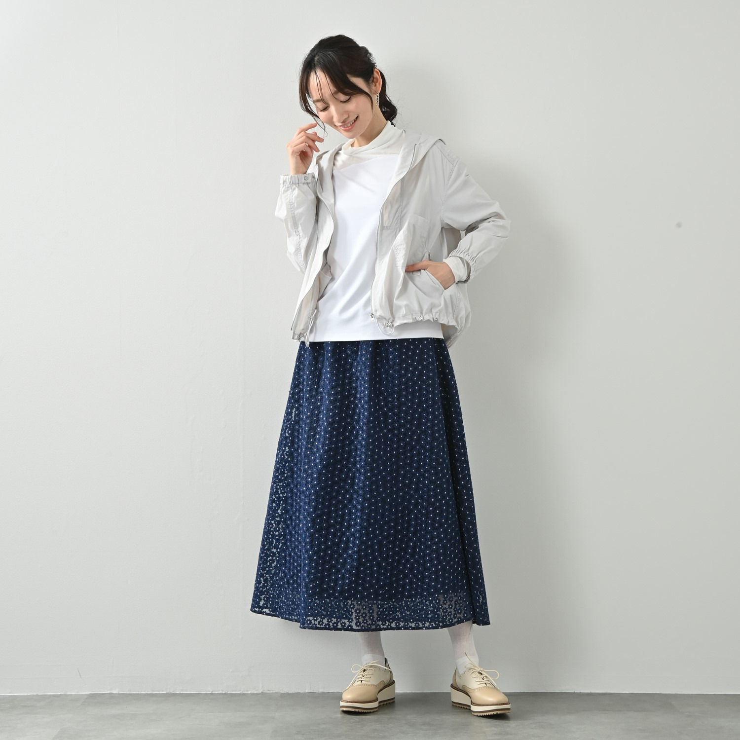 元町ゼラール セミシアーナイロン ラウンドデザイン フーディーブルゾン