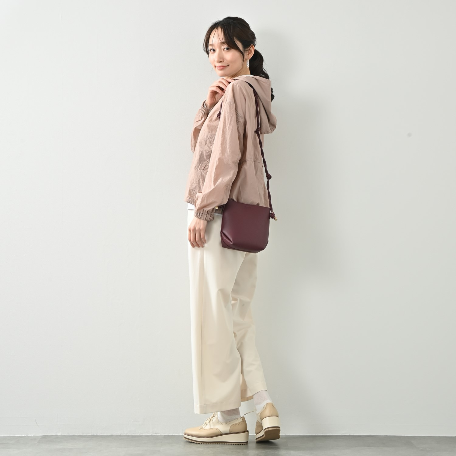 元町ゼラール セミシアーナイロン ラウンドデザイン フーディーブルゾン