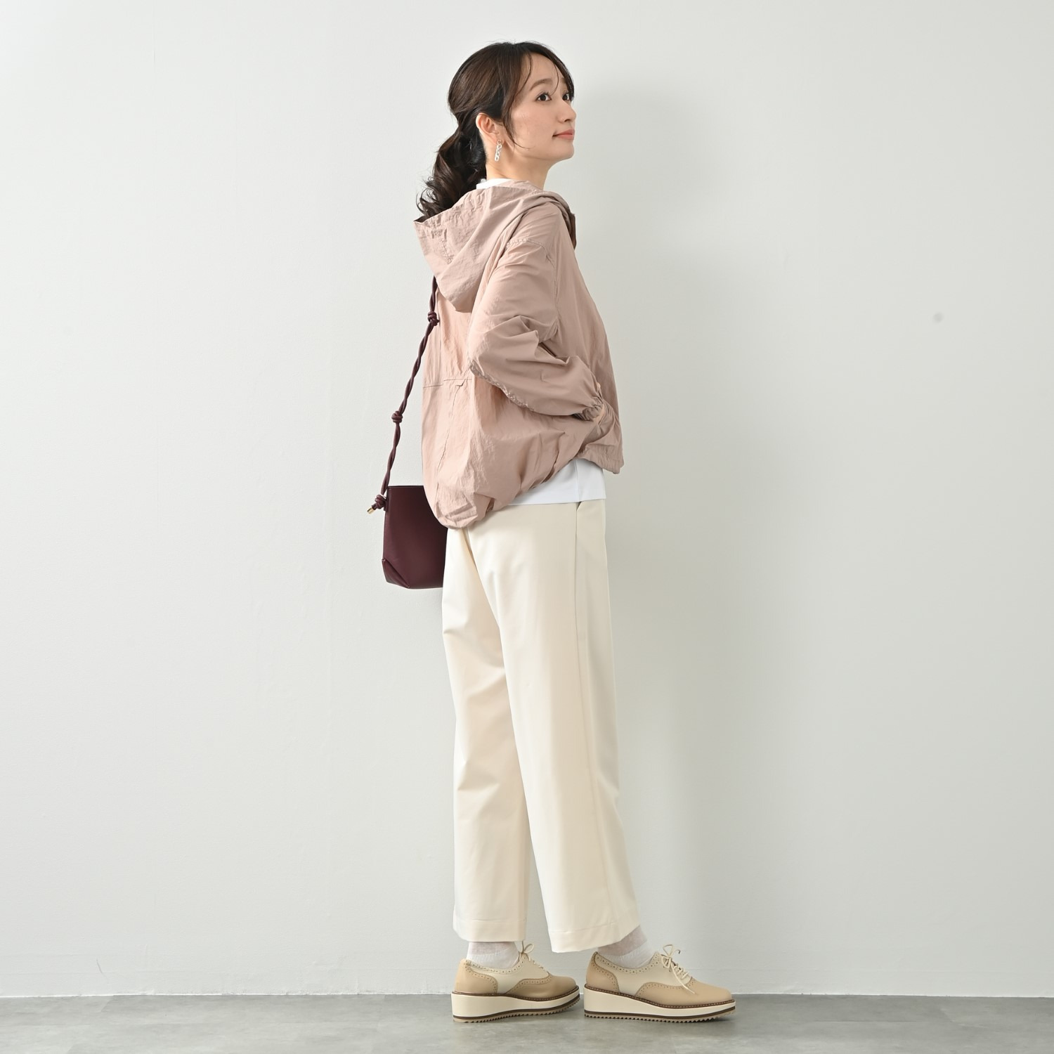 元町ゼラール セミシアーナイロン ラウンドデザイン フーディーブルゾン