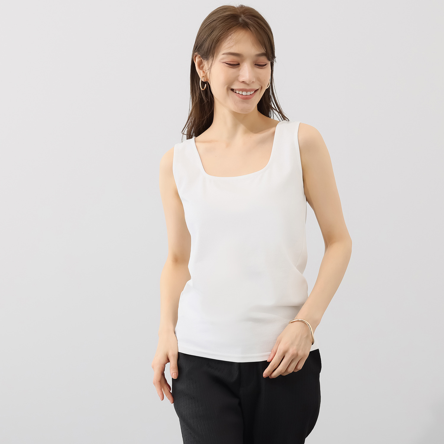 トマケトマ ドライタッチ スクープドネック タンクトップ