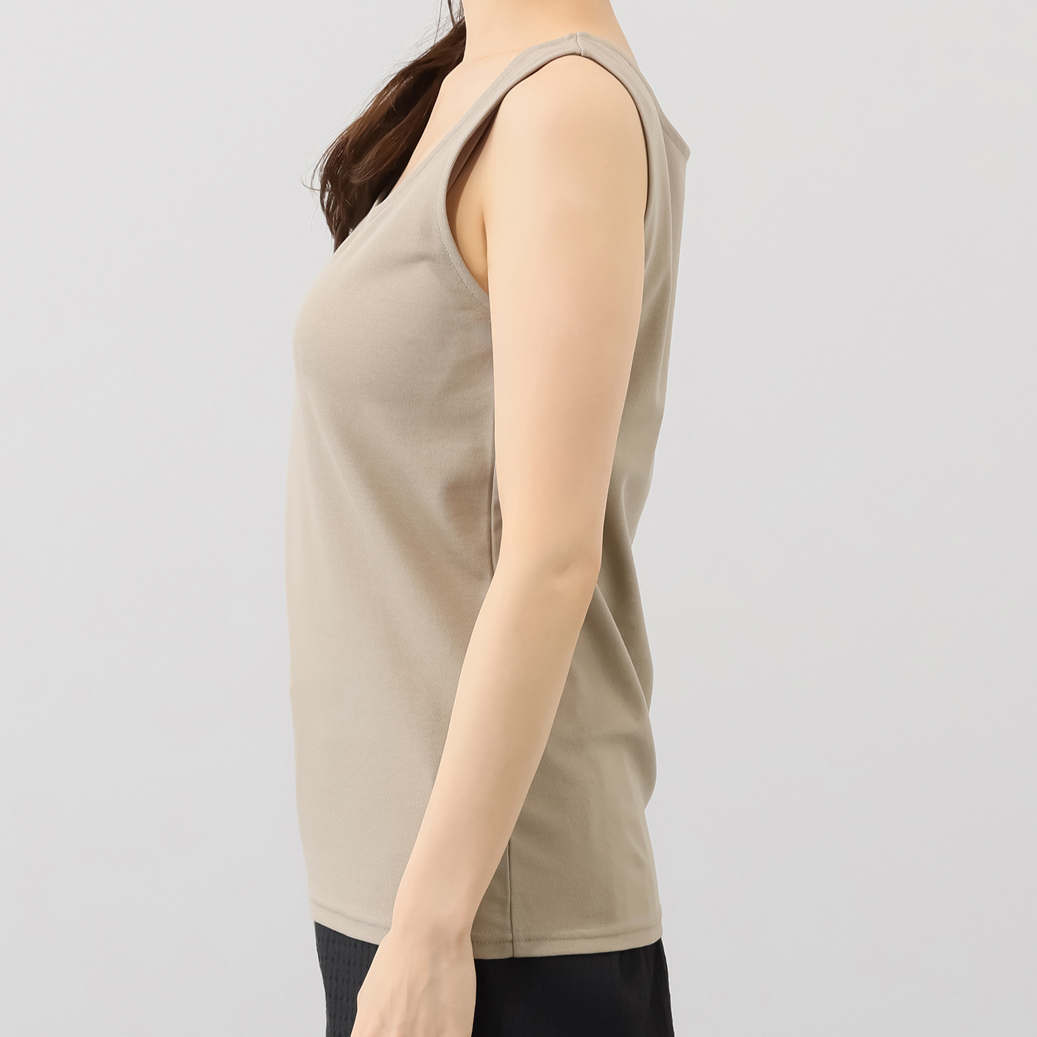 トマケトマ ドライタッチ スクープドネック タンクトップ