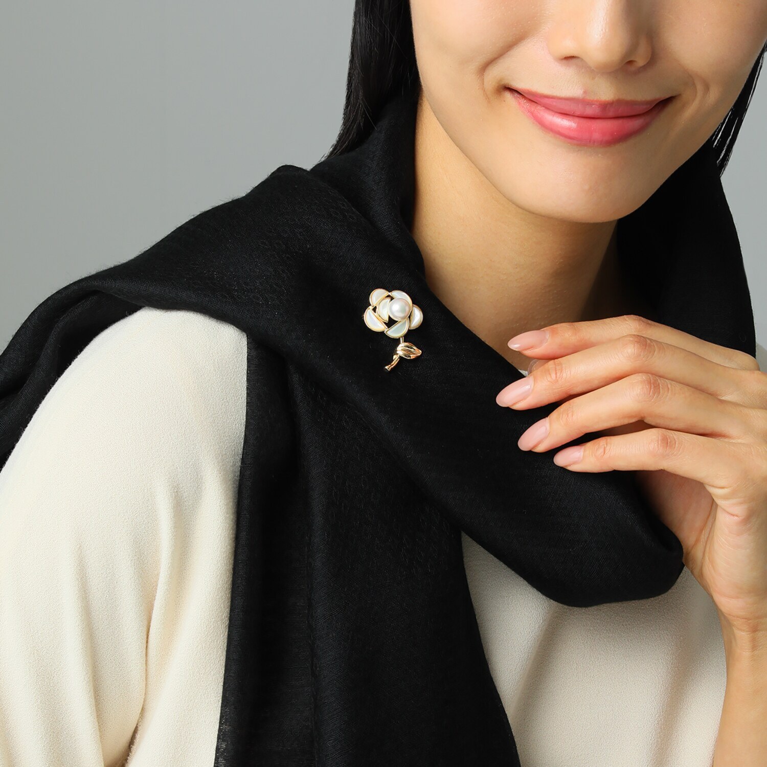 プレミアムパール 泉州の職人技 ９ｍｍＵＰ　貝パール＆ マザーオブパール ホワイトローズ ブローチ