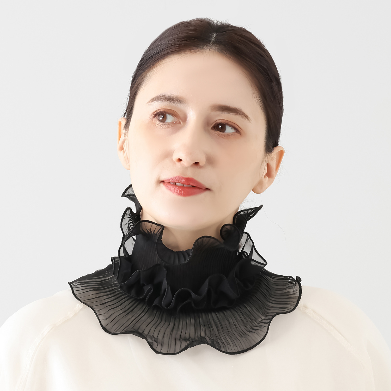 メルレット フリルでエレガントに シアープリーツ 首元カバー