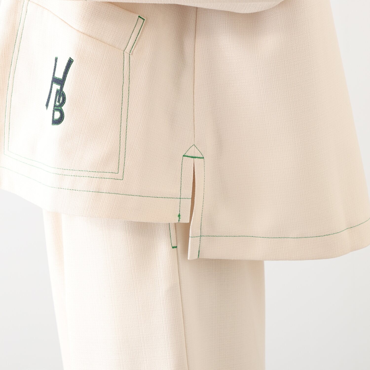 ハヤマ　ブリーズ 刺しゅう入り ジャケット