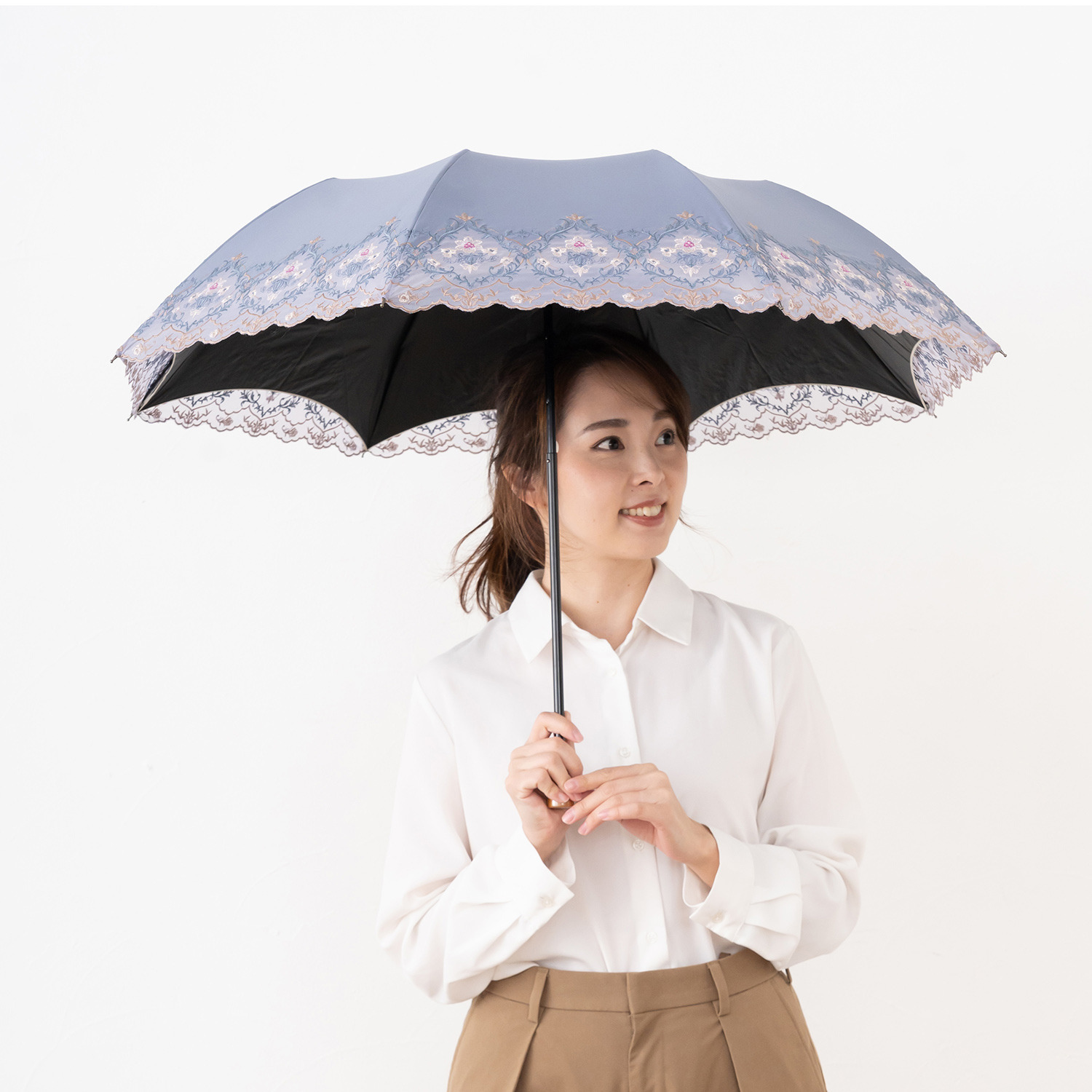 シノワズリーモダン 女優日傘 ダマスク カットワーク刺しゅう かわず張り　晴雨兼用 ショート折りたたみ傘