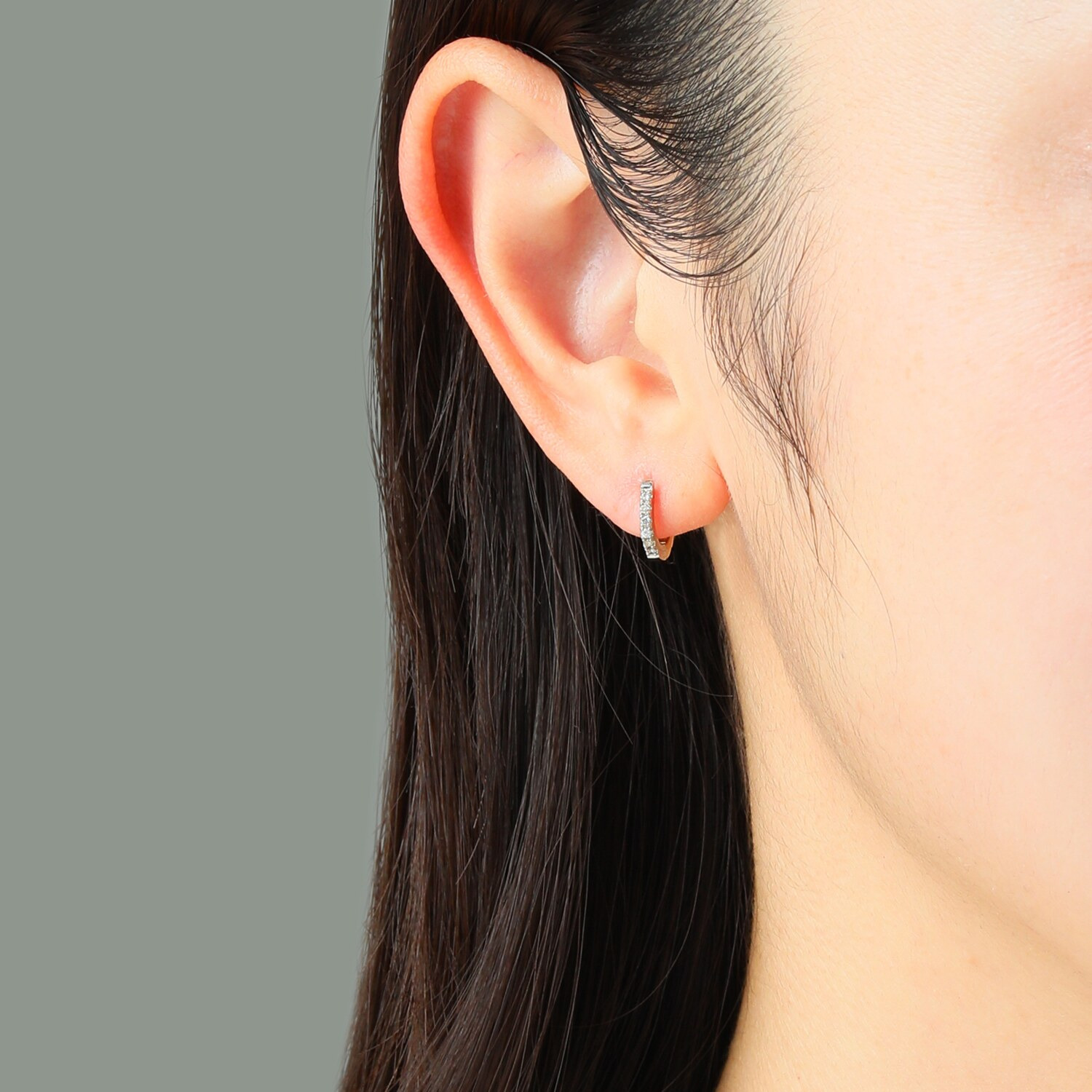 ディーラリエ プラチナ９５０＆１８Ｋ トータル ０．１カラットＵＰ ダイヤモンド リバーシブルフープピアス