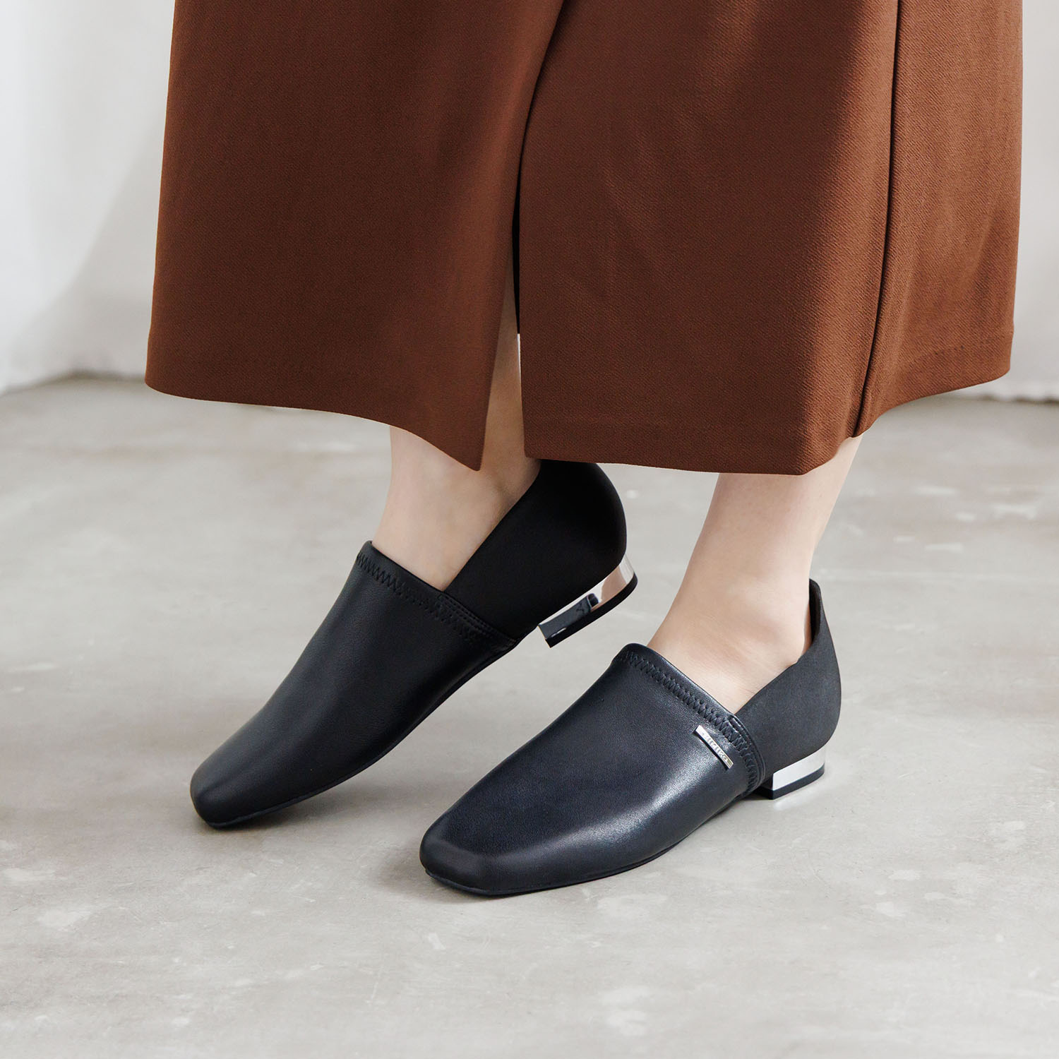 卑弥呼 驚きのフィット感 シープストレッチレザー すっと履けるパンプス