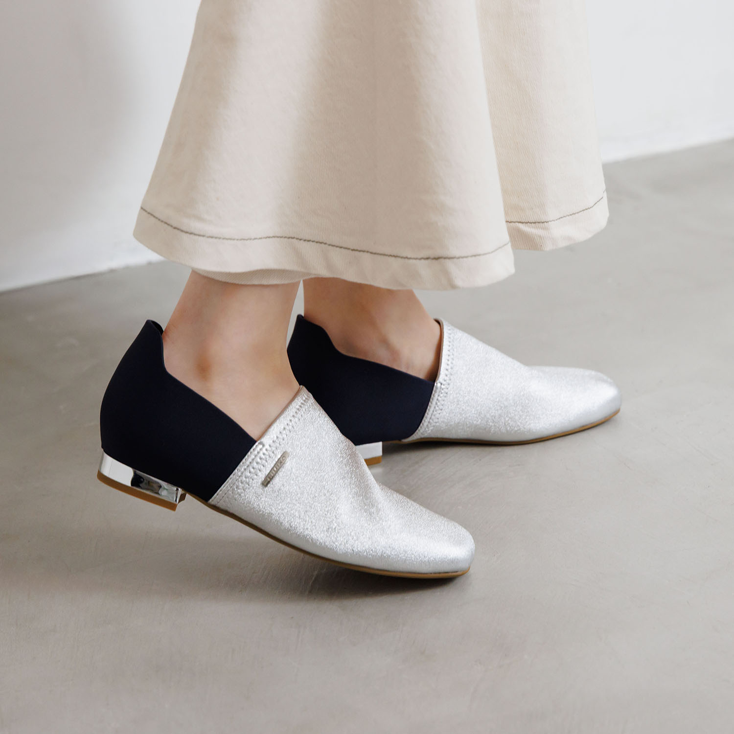 卑弥呼 驚きのフィット感 シープストレッチレザー すっと履けるパンプス