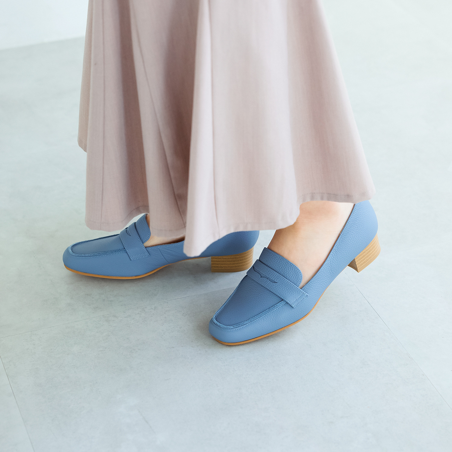 シェルシェエトワール メイドイン東京 はっ水牛革柔らか仕立て あか抜け３ｃｍヒール モカシンシューズ