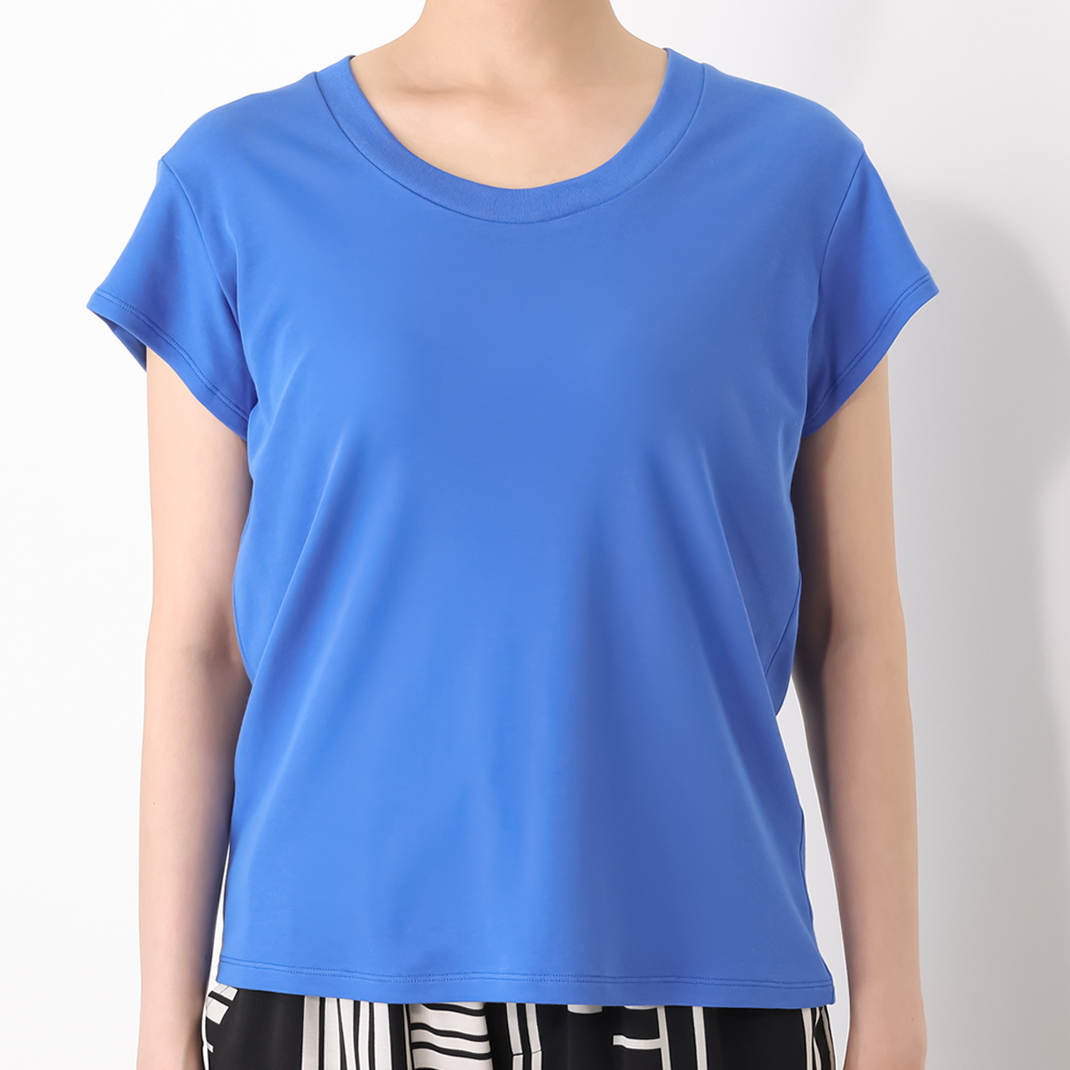 オーエヌオー 創業１００年の傑作 カルミヤコットン ガス焼き加工で艶仕上げ さらっと柔らかい Ｕネックプルオーバー