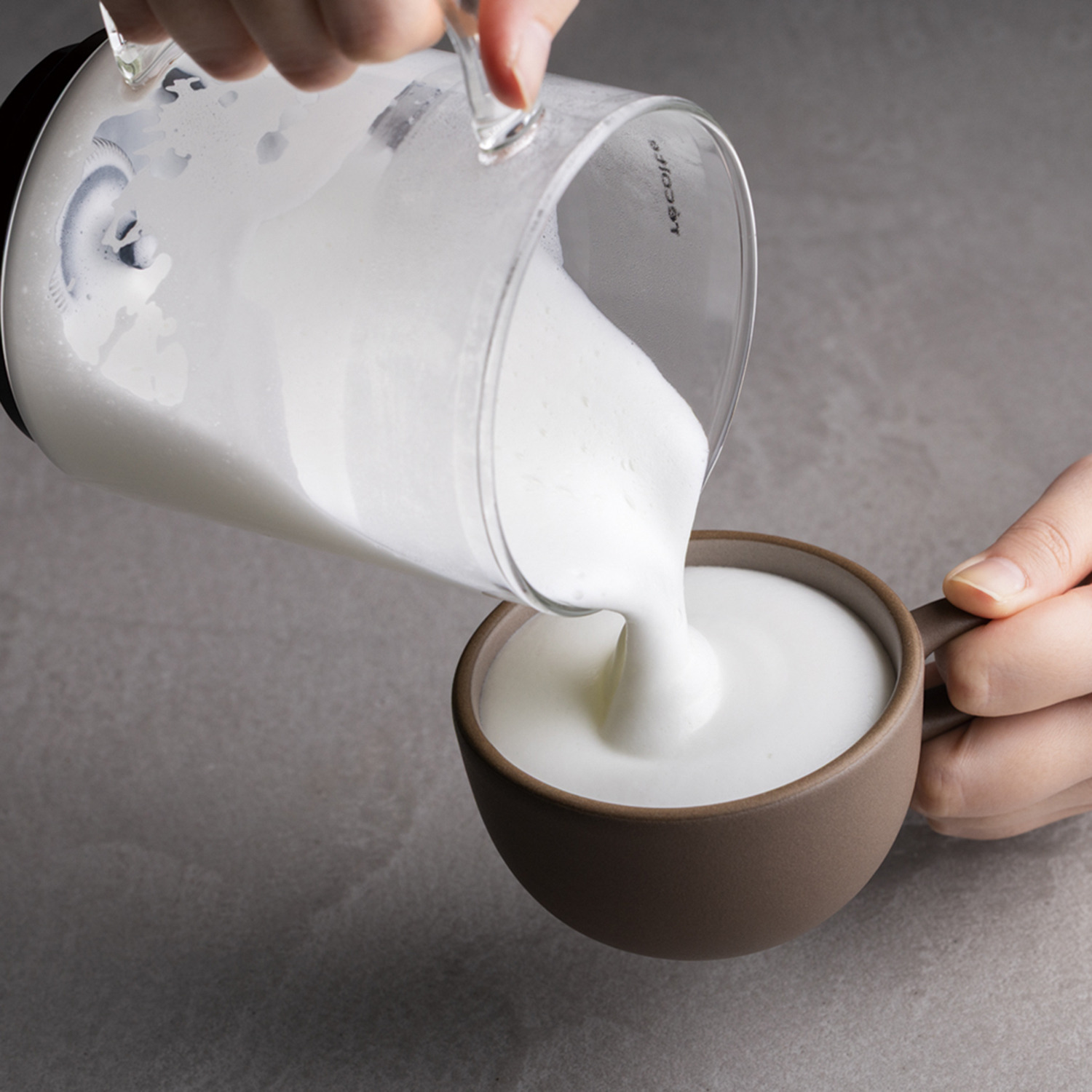 レコルト ６つのモード搭載で おうちでカフェ気分♪ カップ型ドリンクメーカー “ホットチョコ＆ 　ミルクフォーマー” ＲＭＴ−３　特別セット