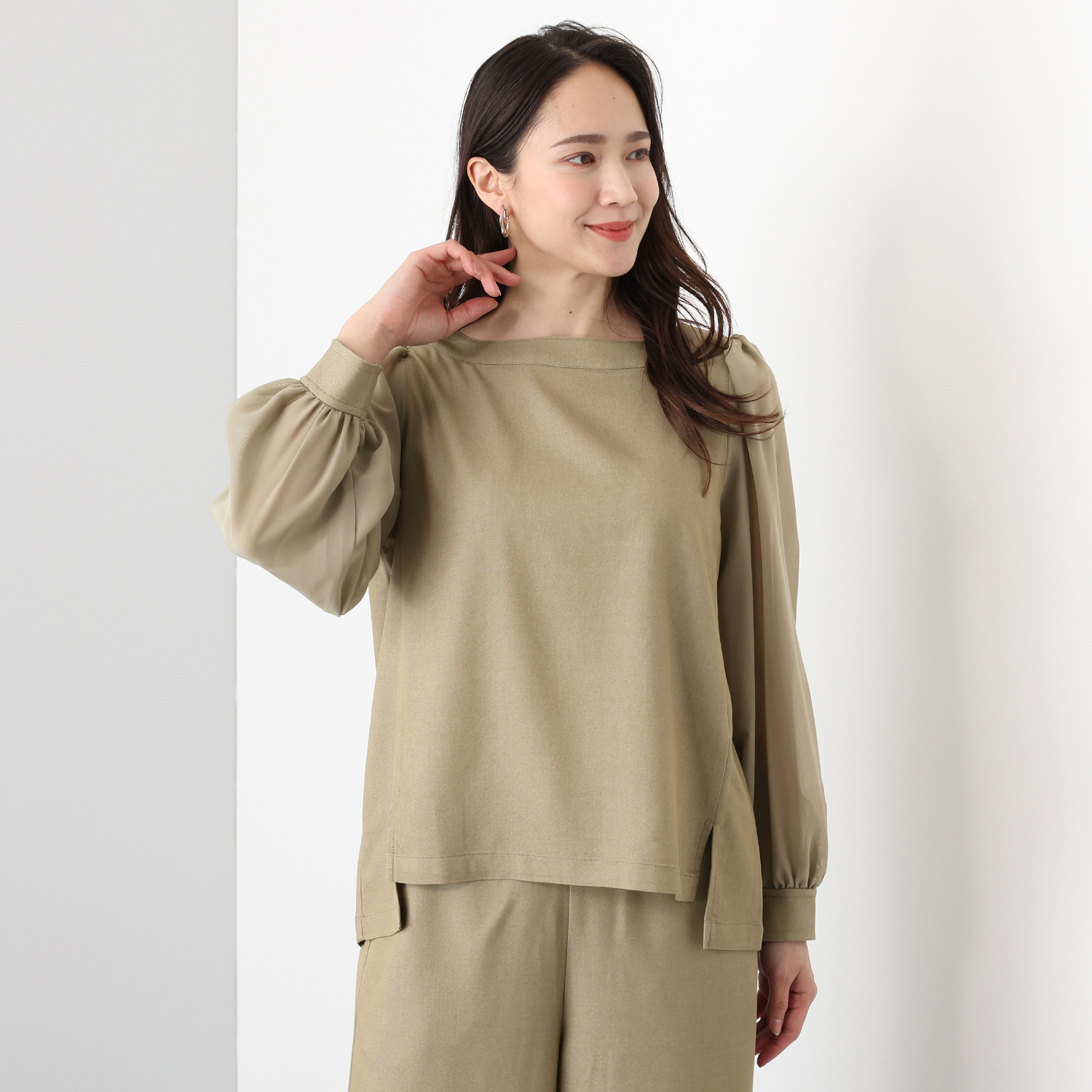 Ｔ．Ｆ．Ｄ．Ｃ． 機能満載！ デニムライク素材 ストレッチ 袖シフォンブラウス