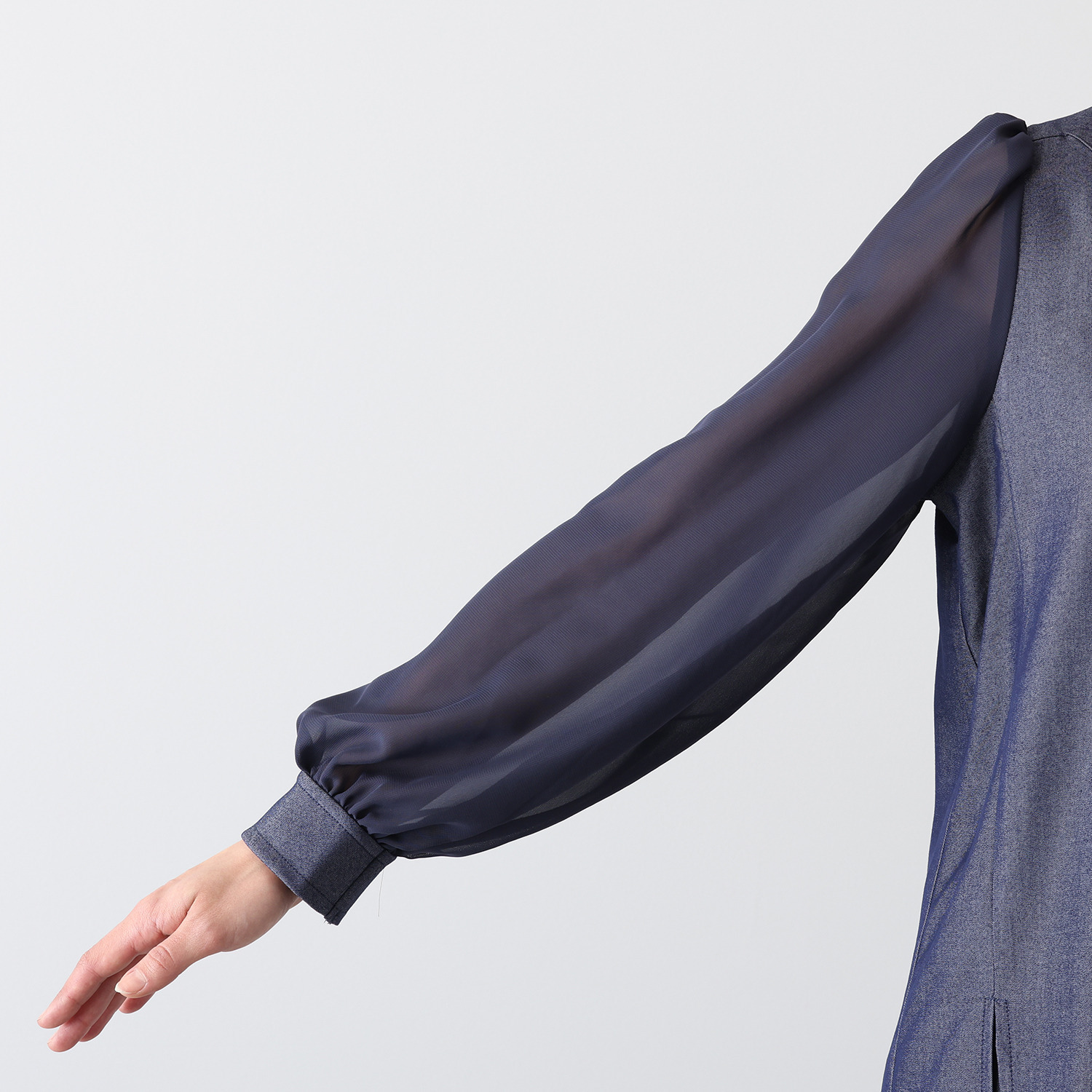 Ｔ．Ｆ．Ｄ．Ｃ． 機能満載！ デニムライク素材 ストレッチ 袖シフォンブラウス