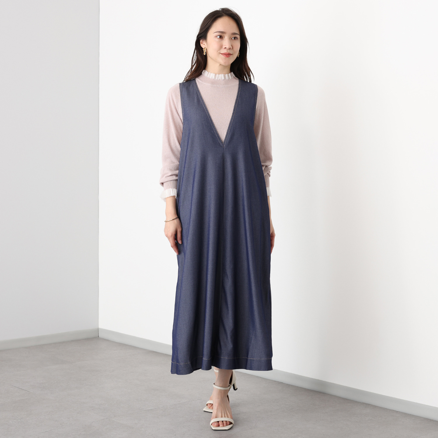 Ｔ．Ｆ．Ｄ．Ｃ． 機能満載！ デニムライク素材 ストレッチ Ｖネックジャンパードレス