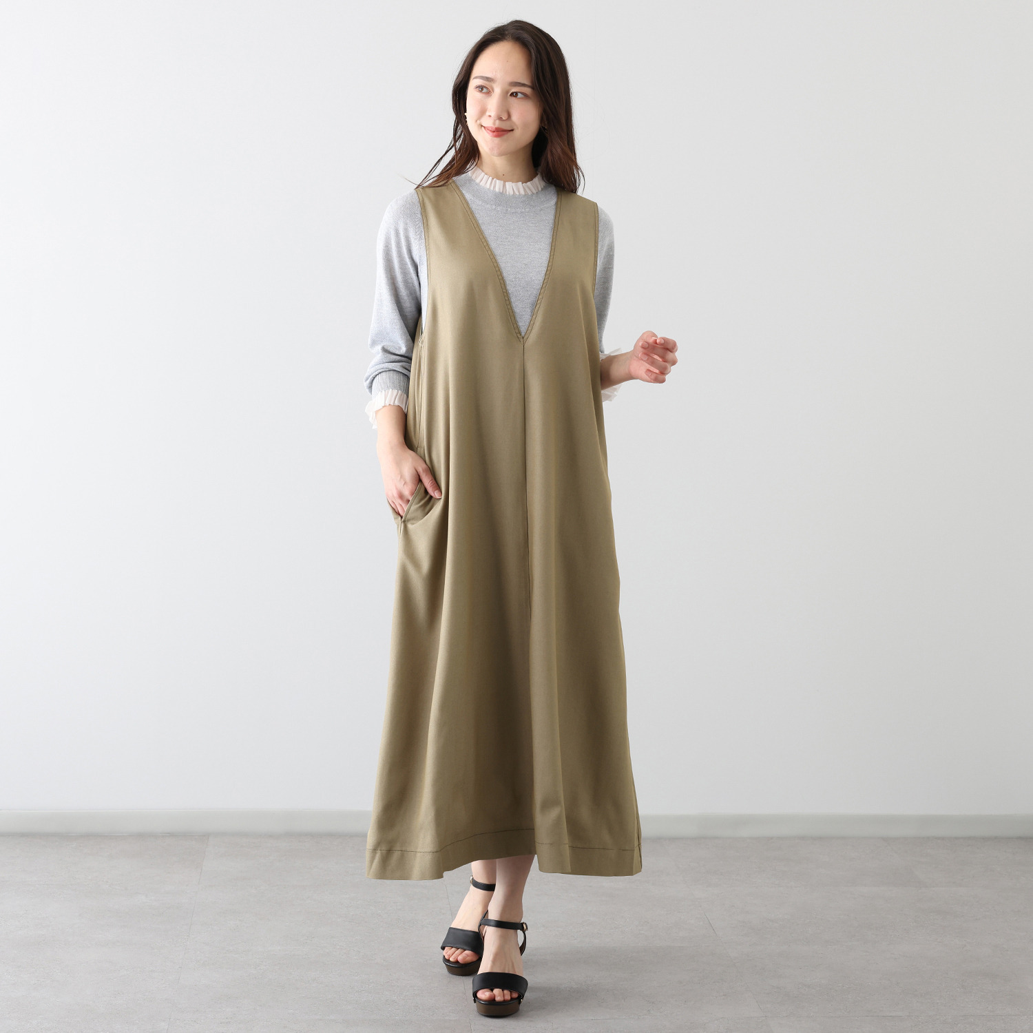 Ｔ．Ｆ．Ｄ．Ｃ． 機能満載！ デニムライク素材 ストレッチ Ｖネックジャンパードレス