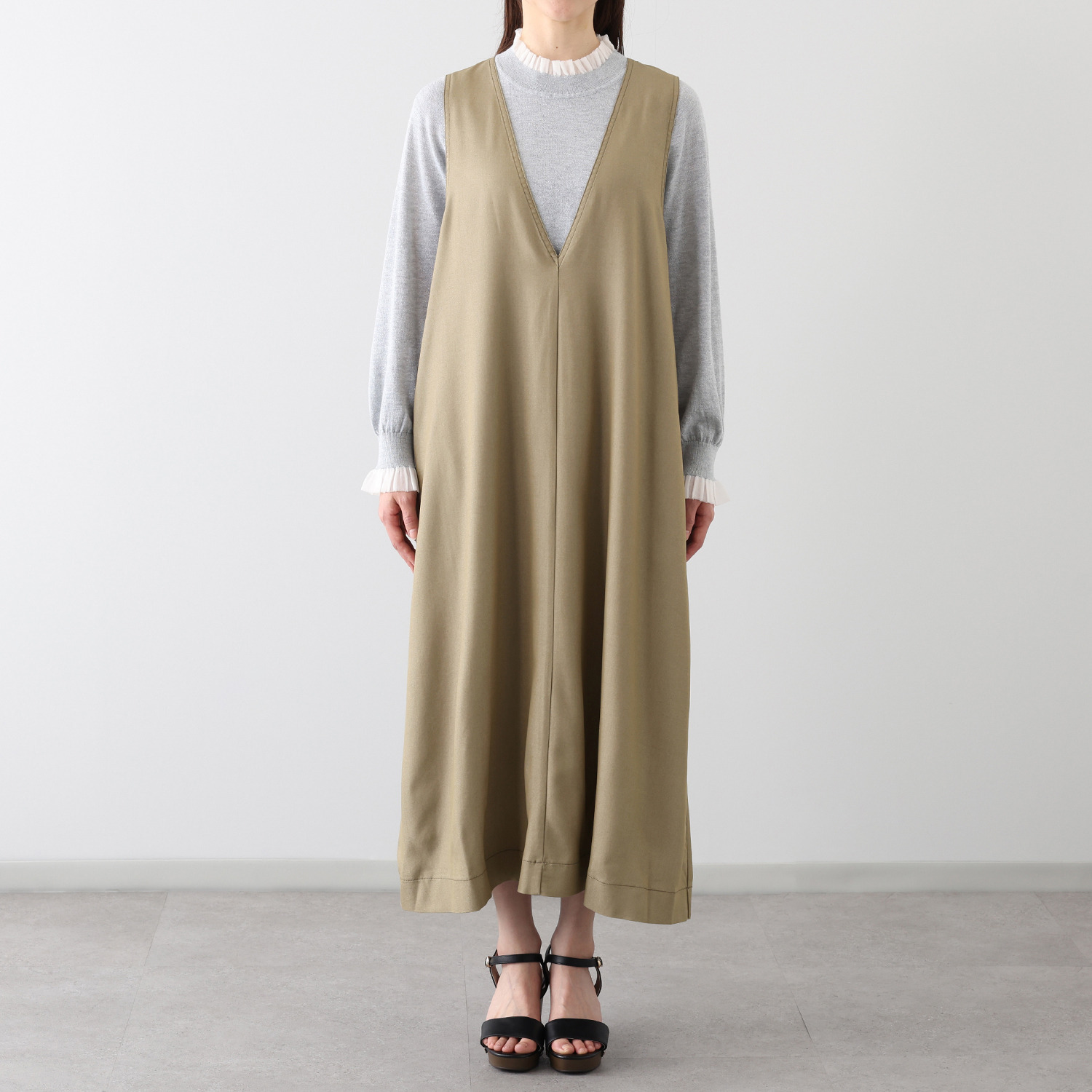 Ｔ．Ｆ．Ｄ．Ｃ． 機能満載！ デニムライク素材 ストレッチ Ｖネックジャンパードレス