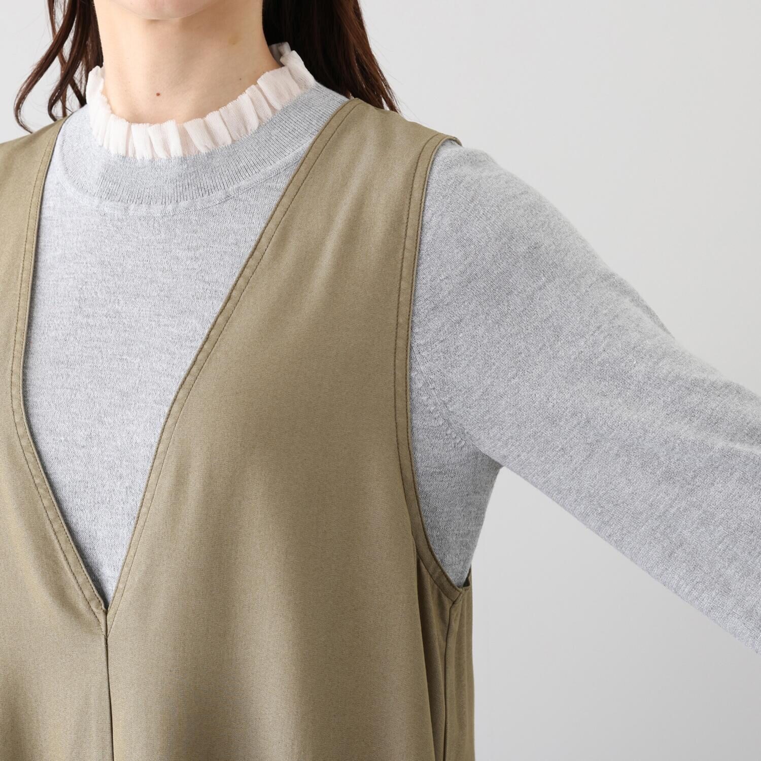 Ｔ．Ｆ．Ｄ．Ｃ． 機能満載！ デニムライク素材 ストレッチ Ｖネックジャンパードレス