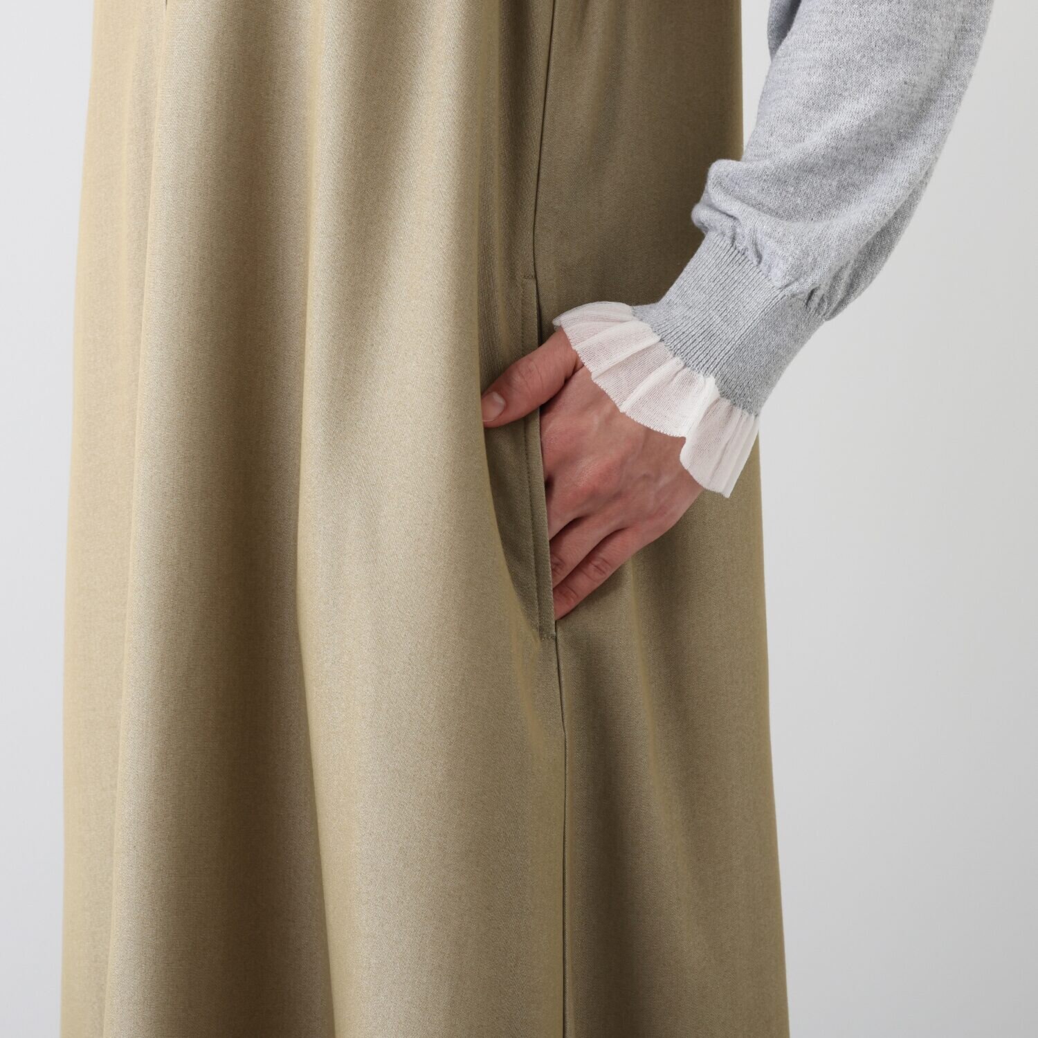 Ｔ．Ｆ．Ｄ．Ｃ． 機能満載！ デニムライク素材 ストレッチ Ｖネックジャンパードレス