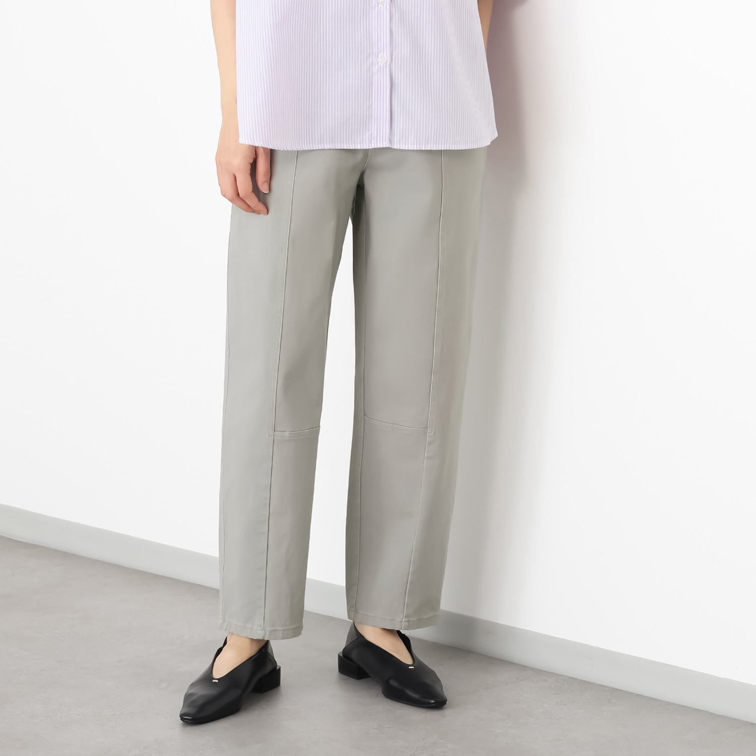 アトリエール ロールアップもオシャレな パウダリータッチ コットン混 テーパードパンツ