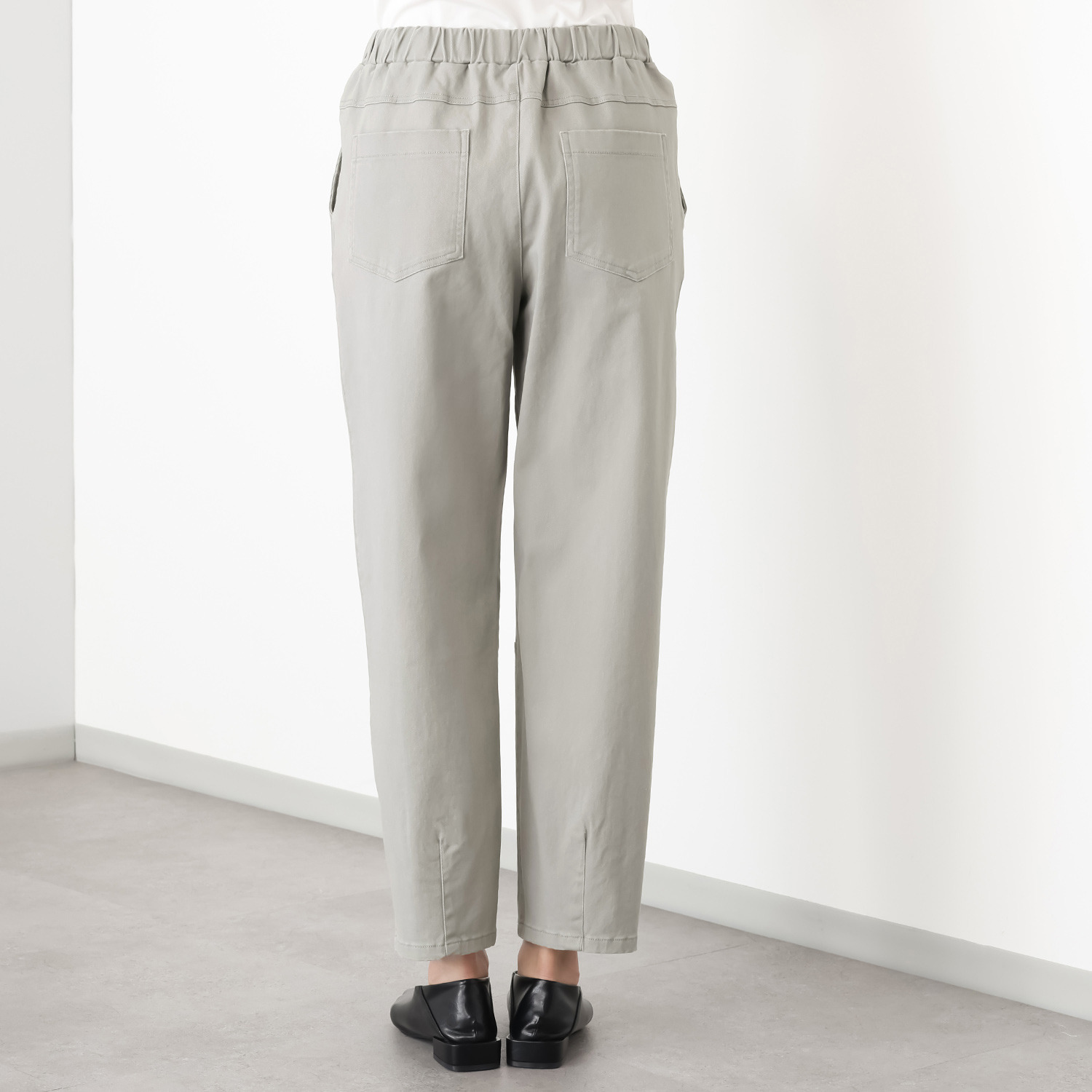 アトリエール ロールアップもオシャレな パウダリータッチ コットン混 テーパードパンツ