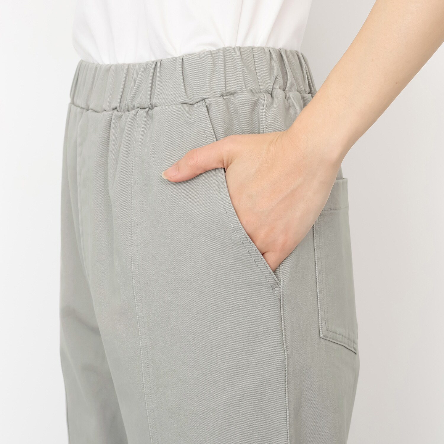 アトリエール ロールアップもオシャレな パウダリータッチ コットン混 テーパードパンツ