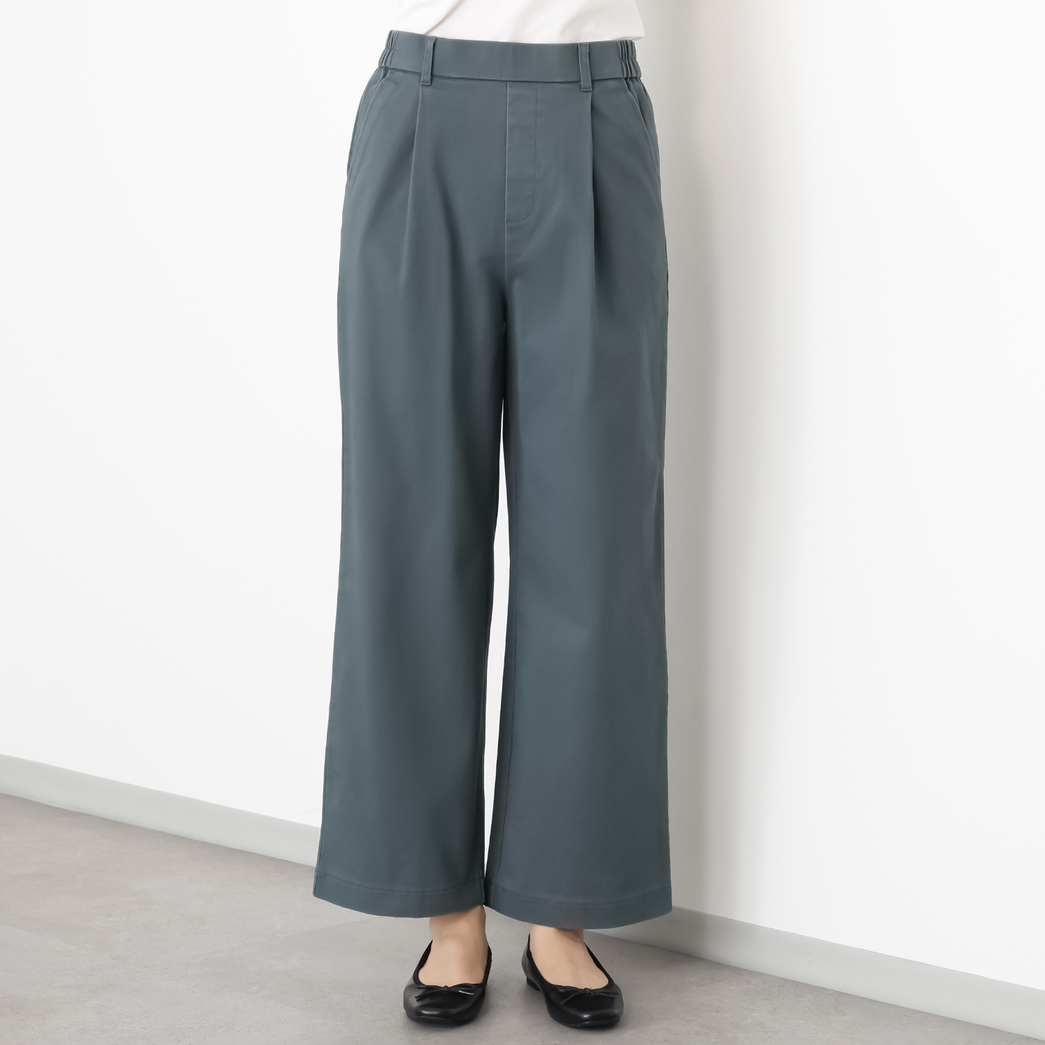 アトリエール パウダリータッチ コットン混 タックセミワイドパンツ