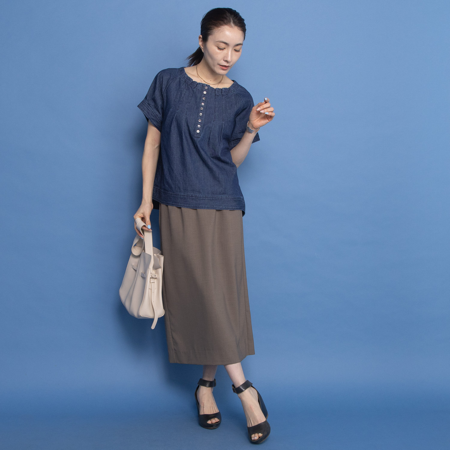 オルテンジア 大人カジュアルを整える 気軽にはけて旬な装い Ｉラインタックスカート