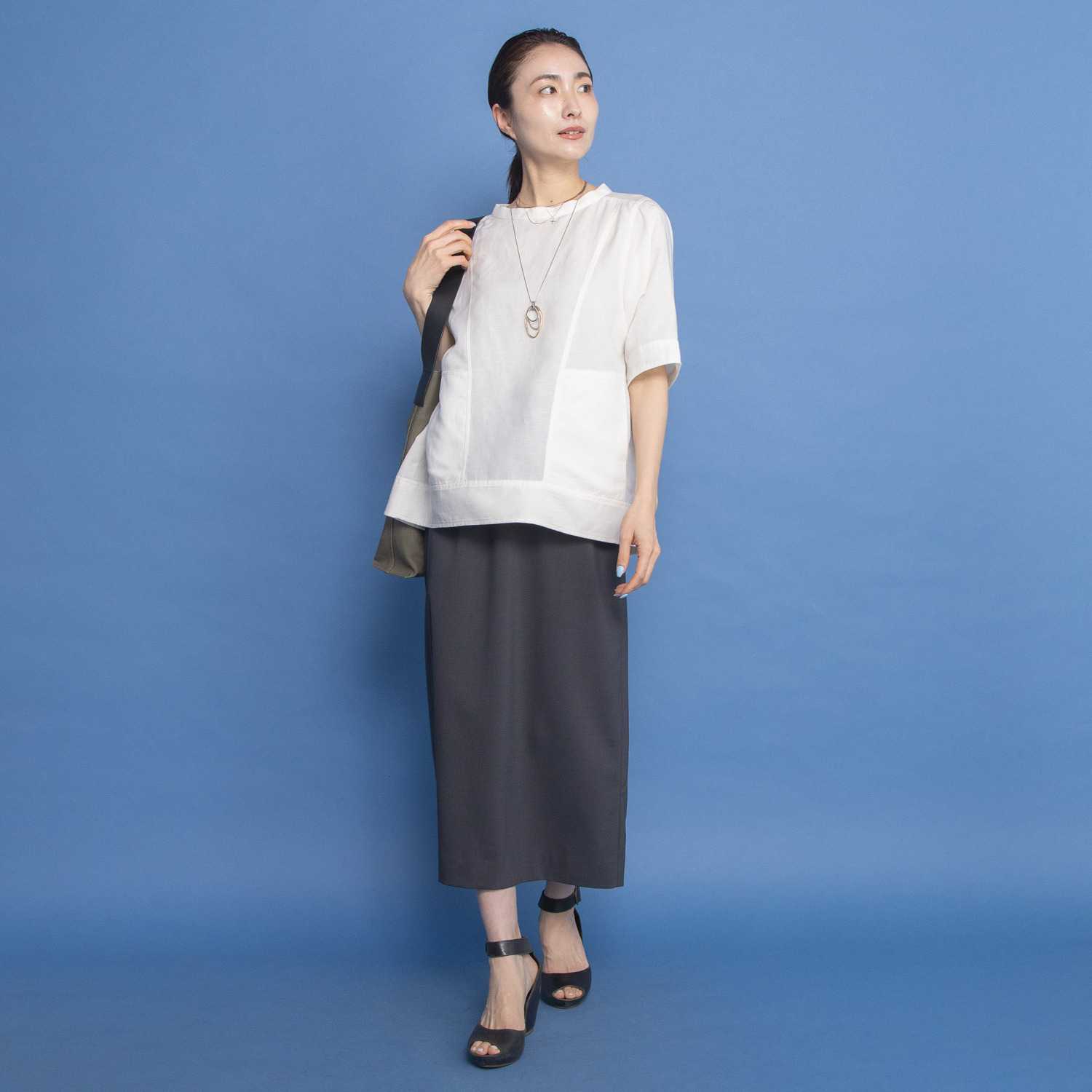 オルテンジア 大人カジュアルを整える 気軽にはけて旬な装い Ｉラインタックスカート