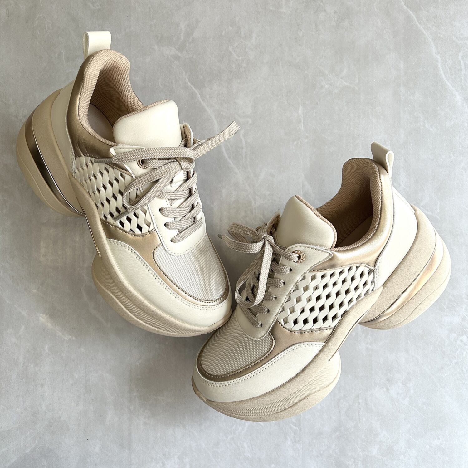 ヌーベルヴォーグ リュクスライン ブランド誕生１５周年！ 魅せるヒールコンシャス 楽してキレイを手に入れる 軽量厚底スニーカー