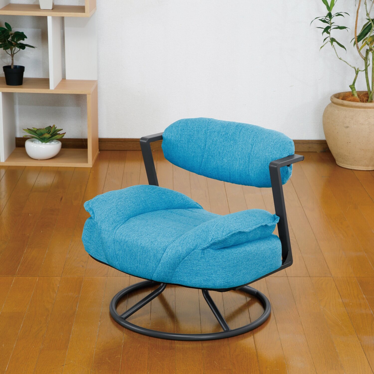 上質な座り心地を追求 リラックスワイドチェア 回転式 コンフィネ