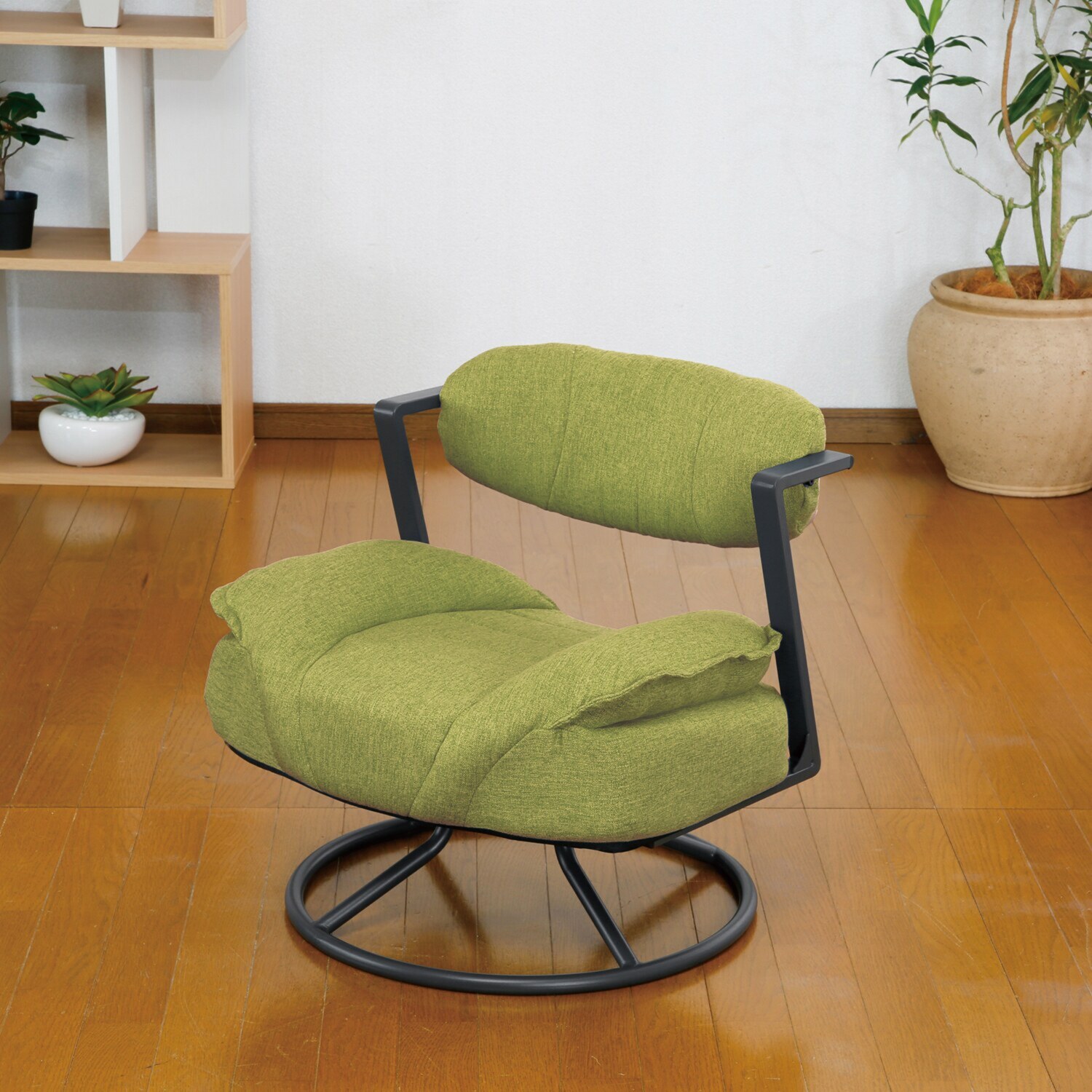 上質な座り心地を追求 リラックスワイドチェア 回転式 コンフィネ