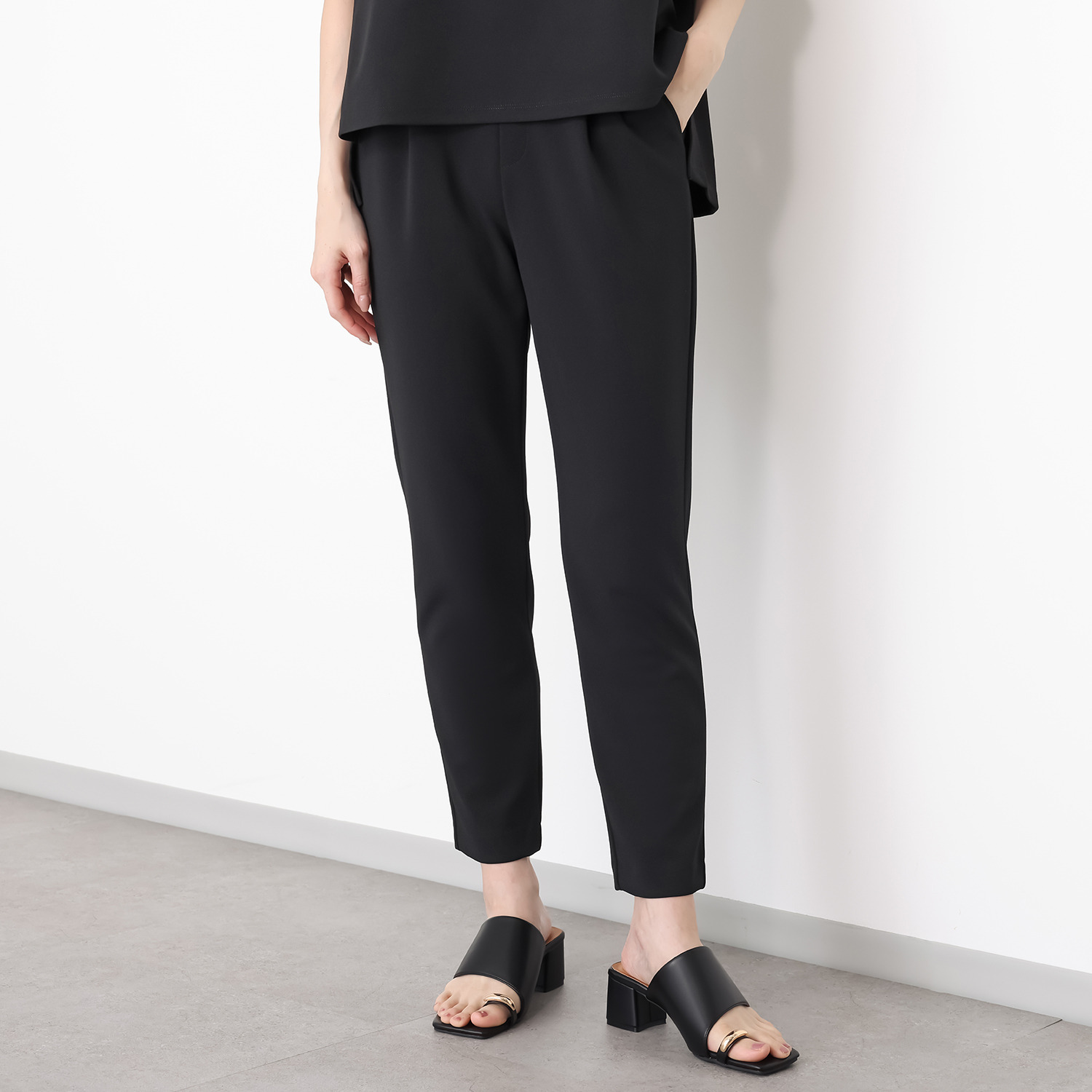 ＴＡＫＵＭＩＢＡ 洗えてシワになりにくい！ ストレッチジョーゼット 日本製　ワンタック テーパードパンツ