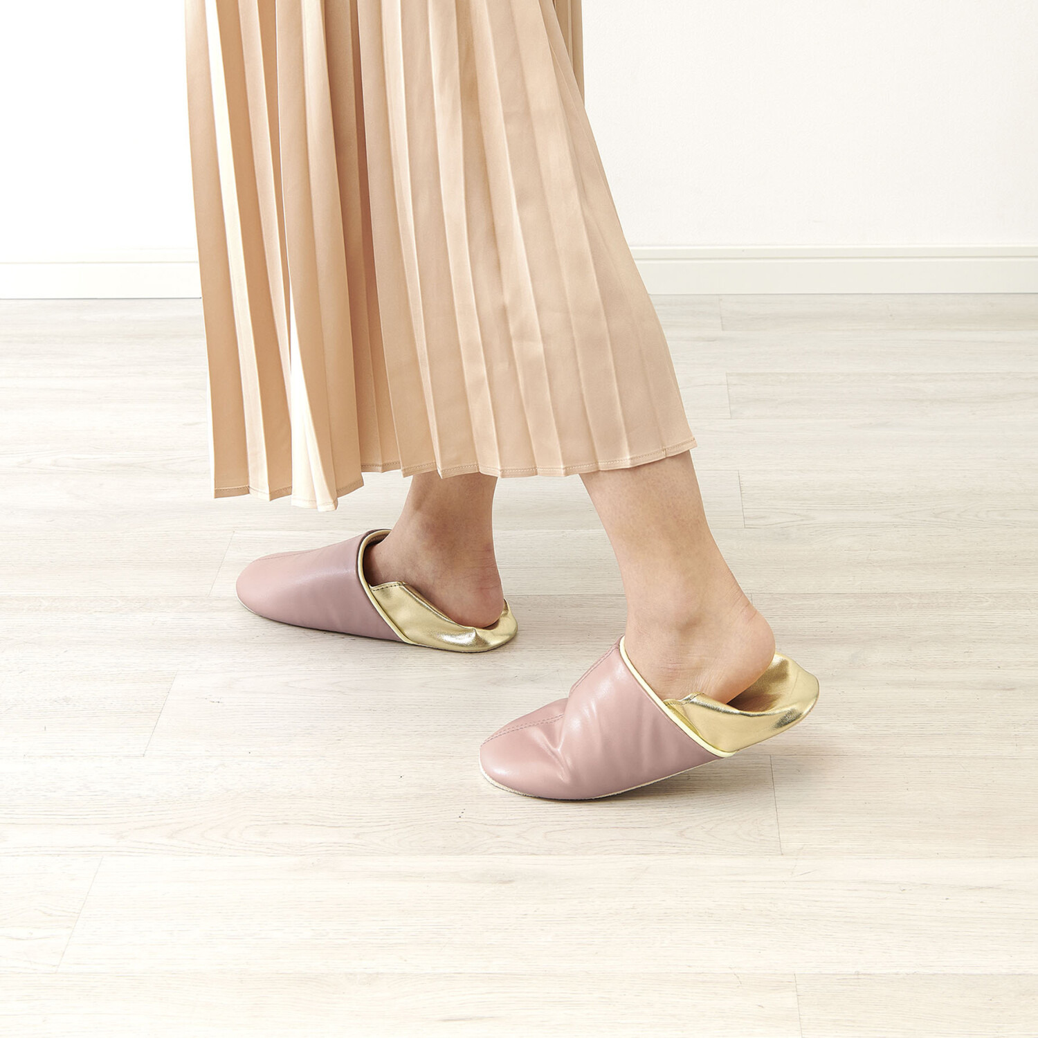 いざというとき！ 底面の特殊シートで 足元を守る ＣＯＧＩＴ　防災 “足まもりっぱ＋” ２色セット