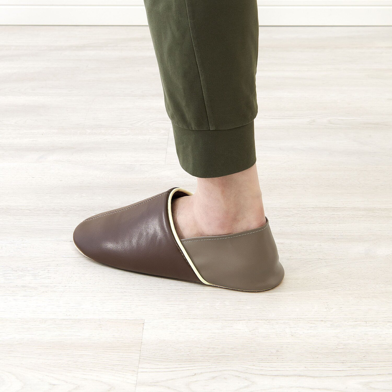 いざというとき！ 底面の特殊シートで 足元を守る ＣＯＧＩＴ　防災 “足まもりっぱ＋” ２色セット