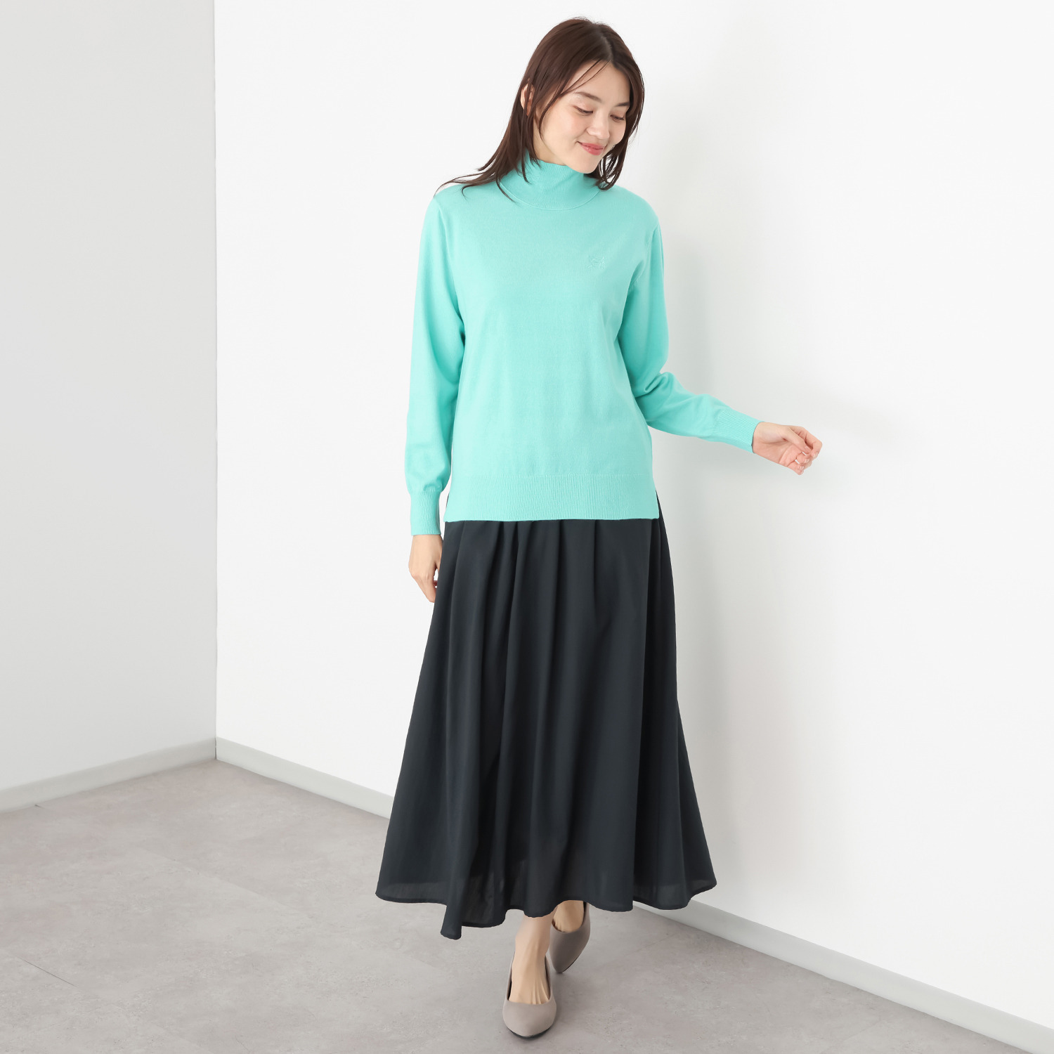 ホリーズ　アズ 刺しゅうアクセント ニットプルオーバー