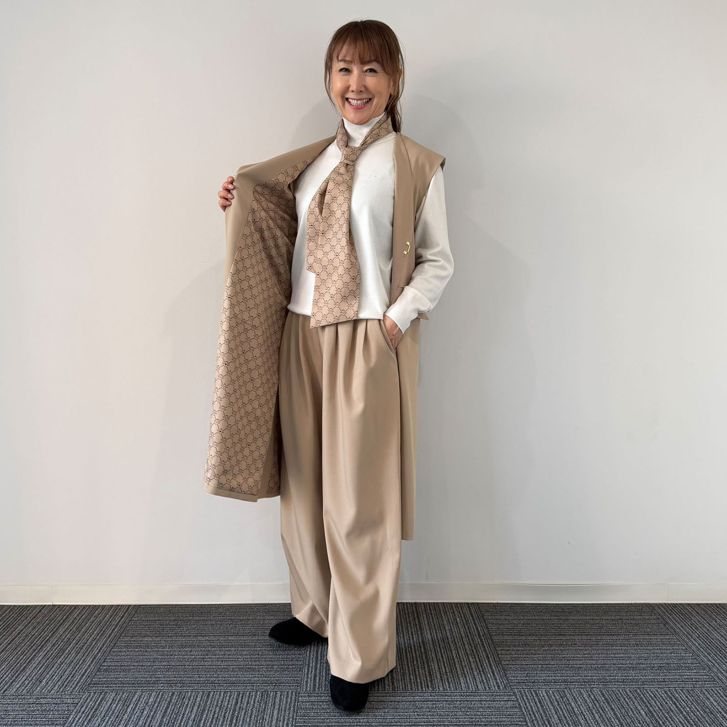 ホリーズ　アズ 刺しゅうアクセント ニットプルオーバー