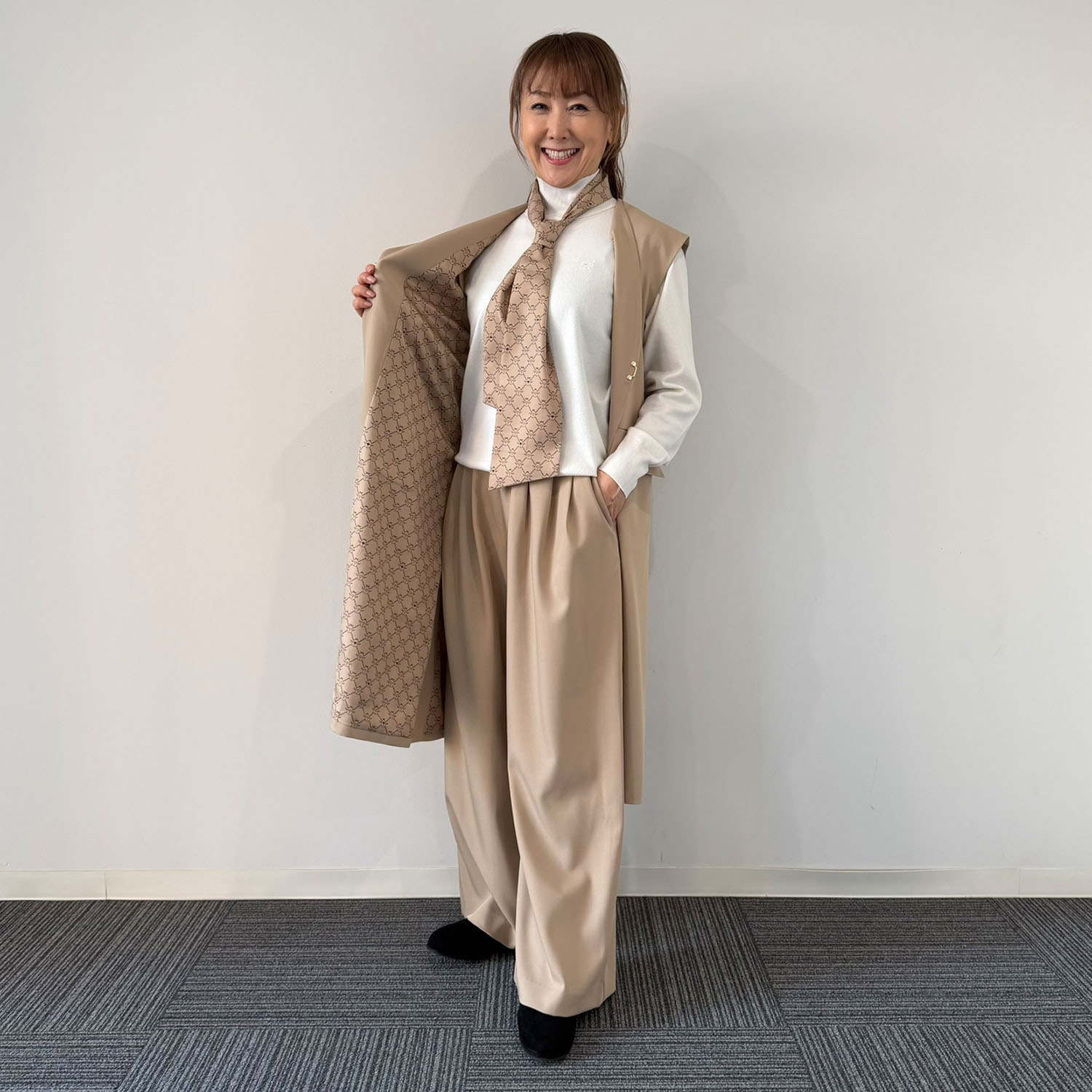 ホリーズ　アズ コガネムシモティーフ プリントスカーフ