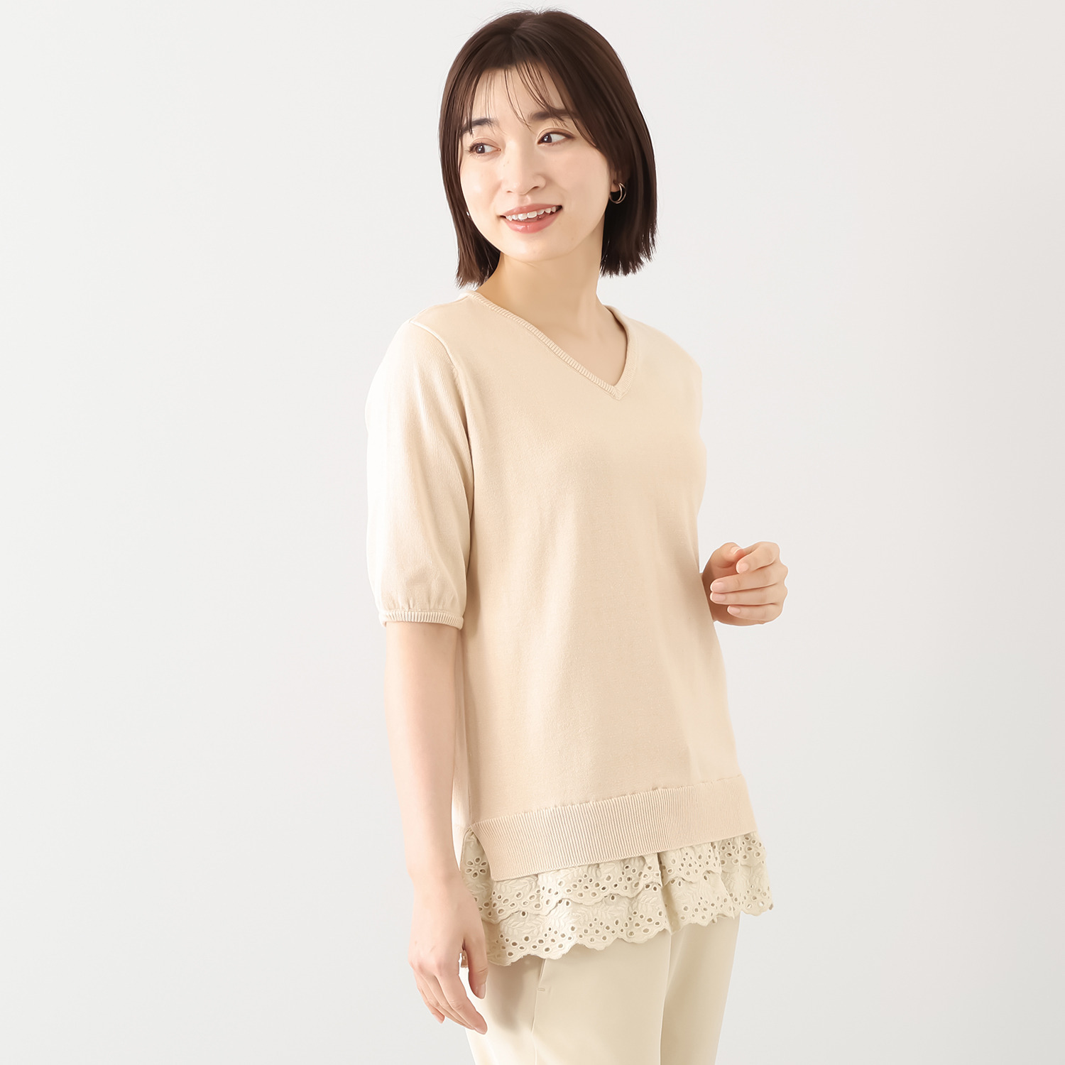 ボンボン・エ・ショコラ カットワークレース使い ニットトップス