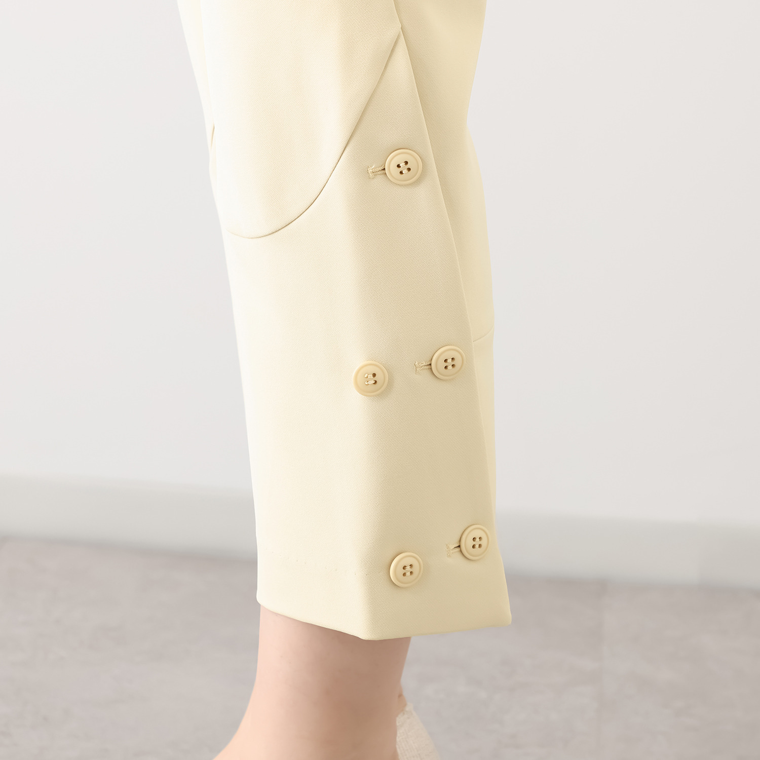 ボンボン・エ・ショコラ 立体シルエット クロップトパンツ