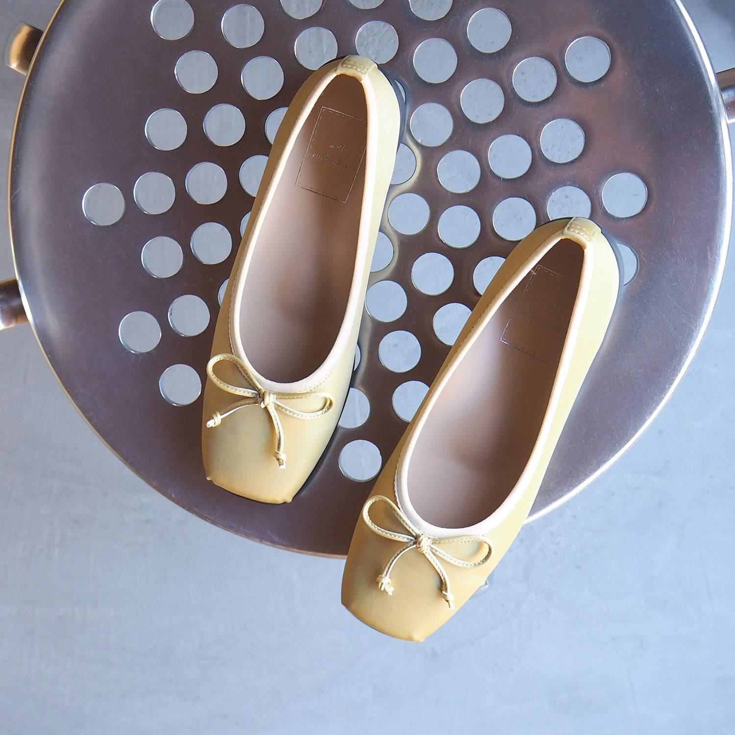 エンチャンテッド 防水　晴雨兼用！ サテン調合成皮革 バレエシューズ