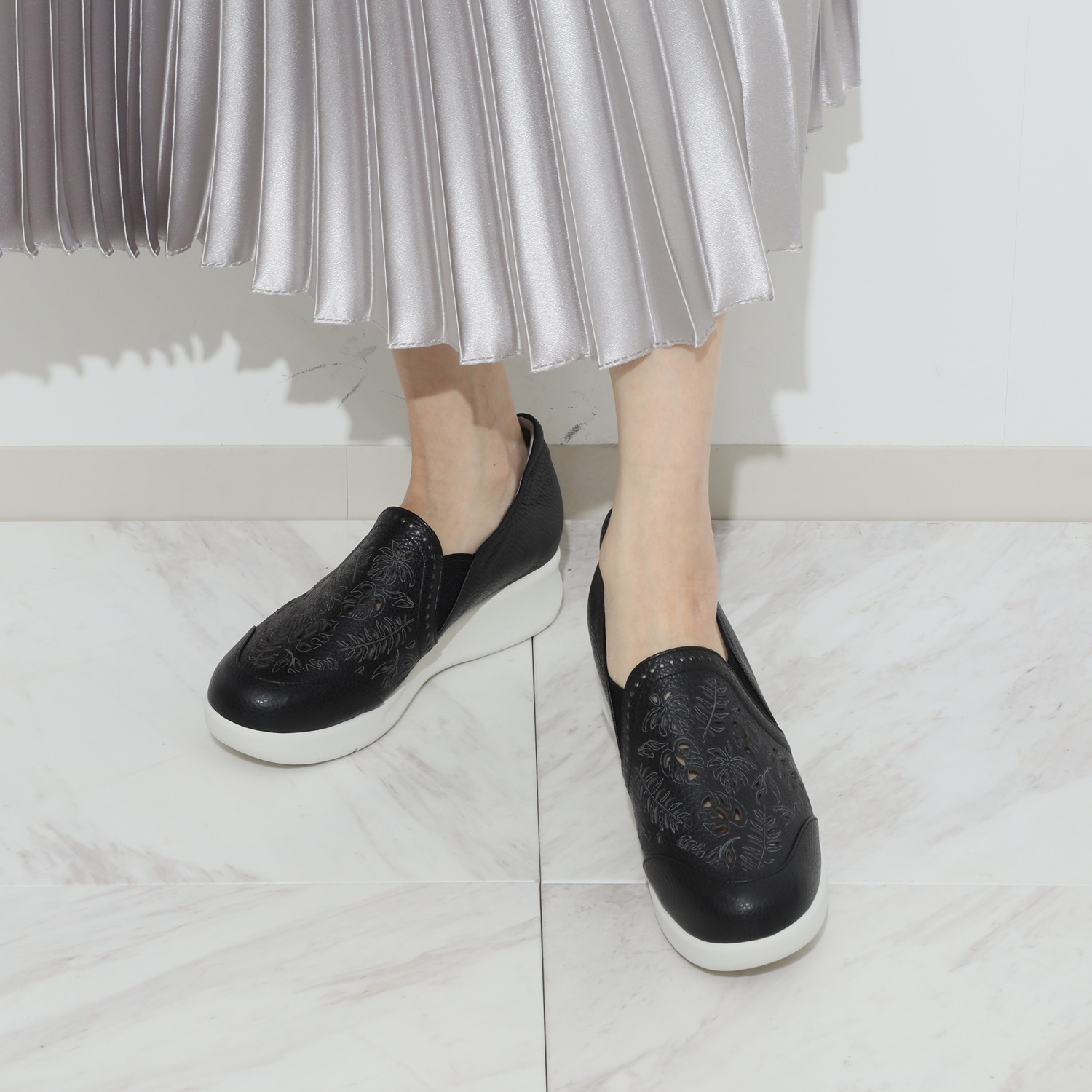 ミスキョウコ 日本製　牛革 ボタニカル カットワークシューズ