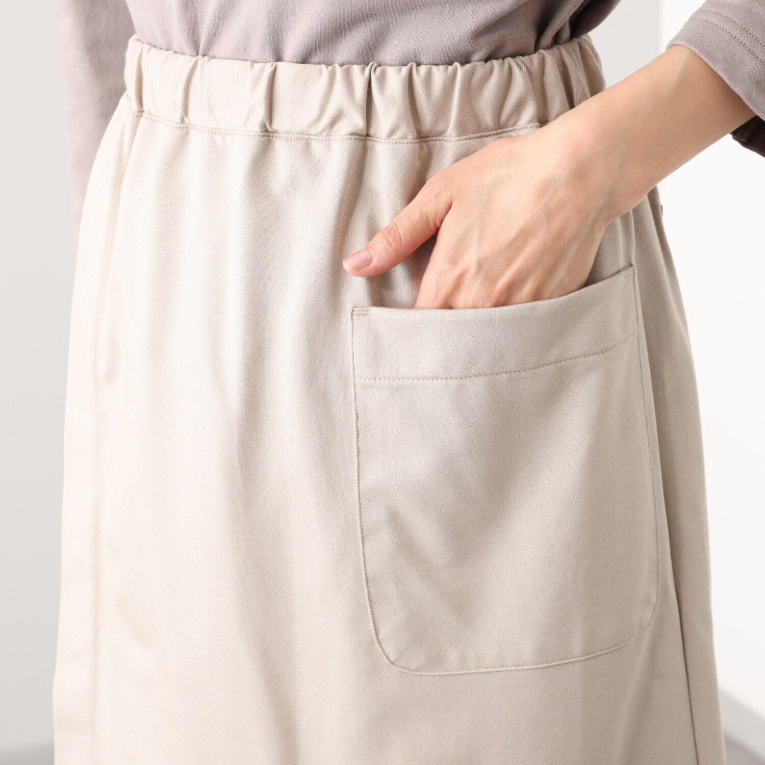 シロヤイチガントウキョウ ベルガモ ツイル ラップ風スカート