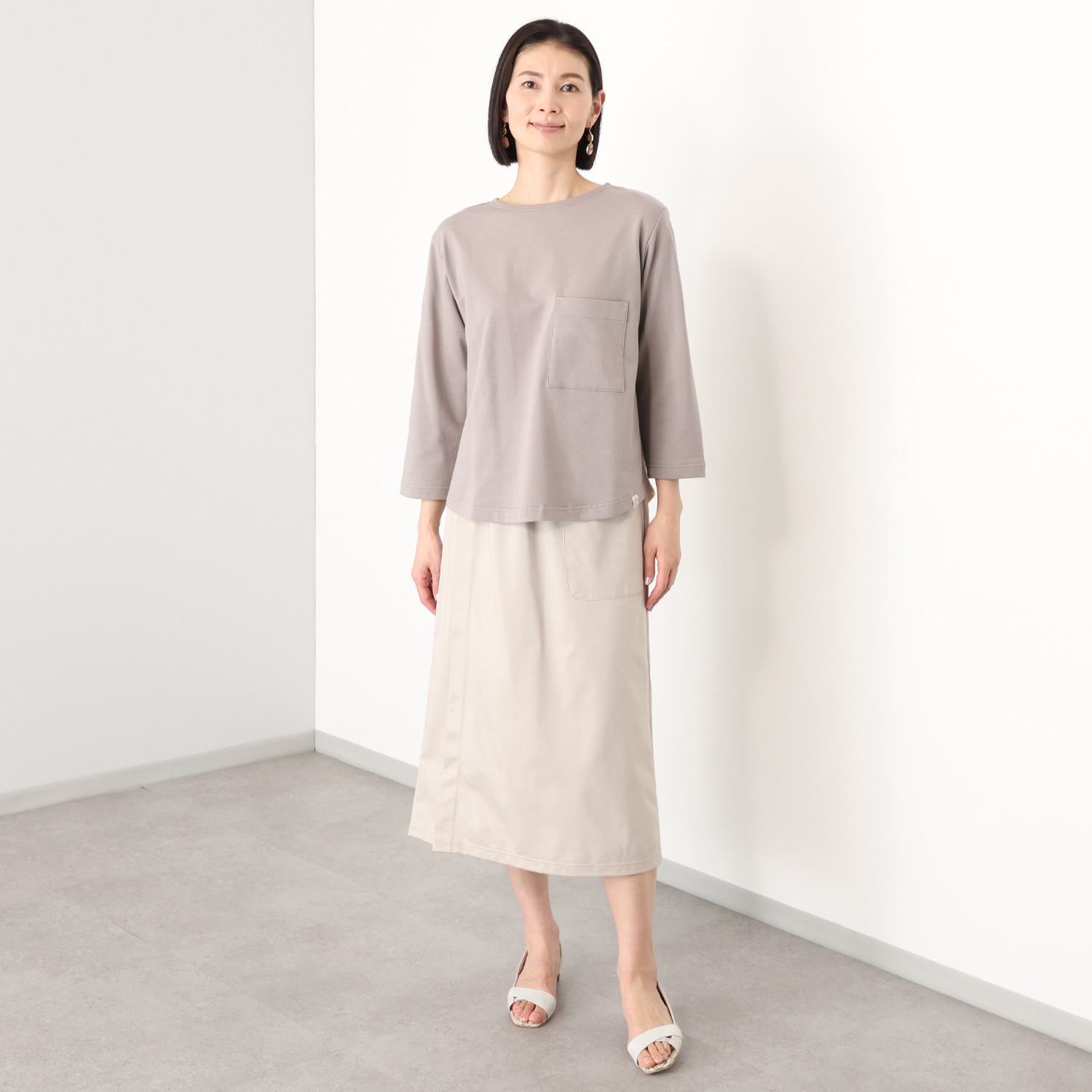 シロヤイチガントウキョウ ベルガモ ツイル ラップ風スカート